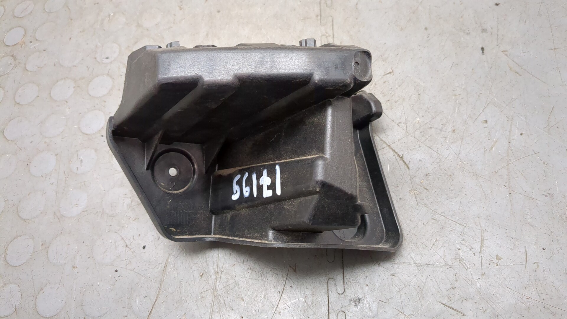 Кронштейн заднего бампера левый