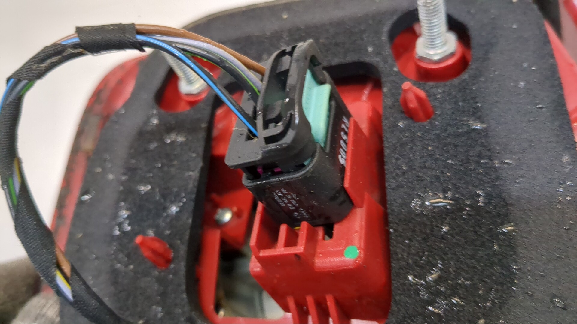 Фонарь задний правый