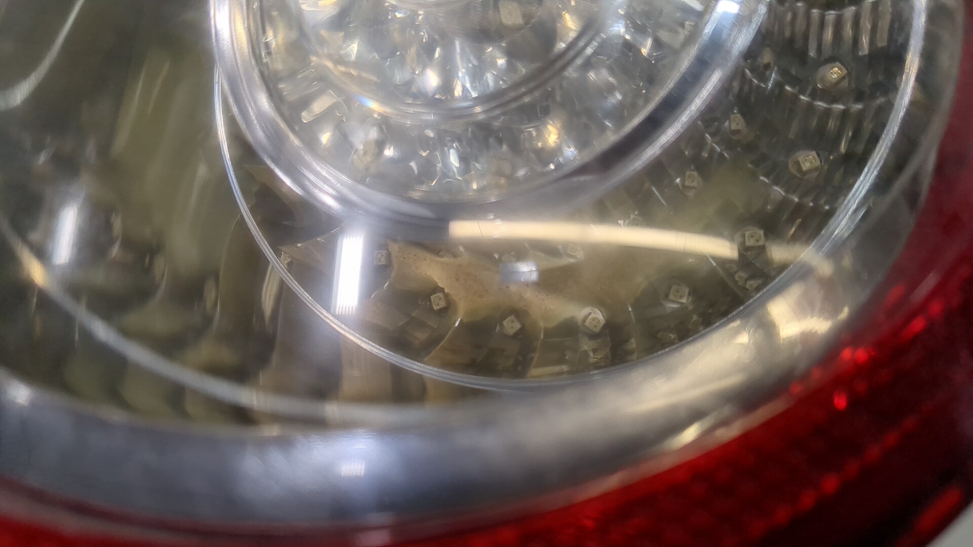 Фонарь задний правый