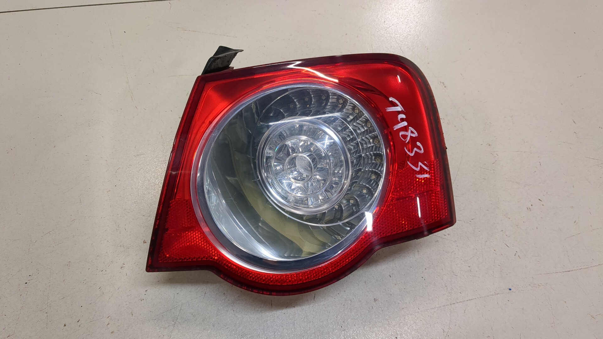 Фонарь задний правый