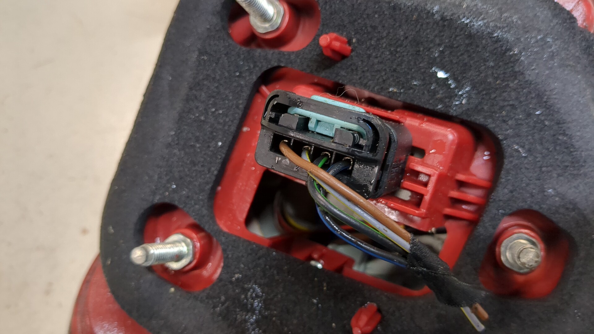 Фонарь задний правый