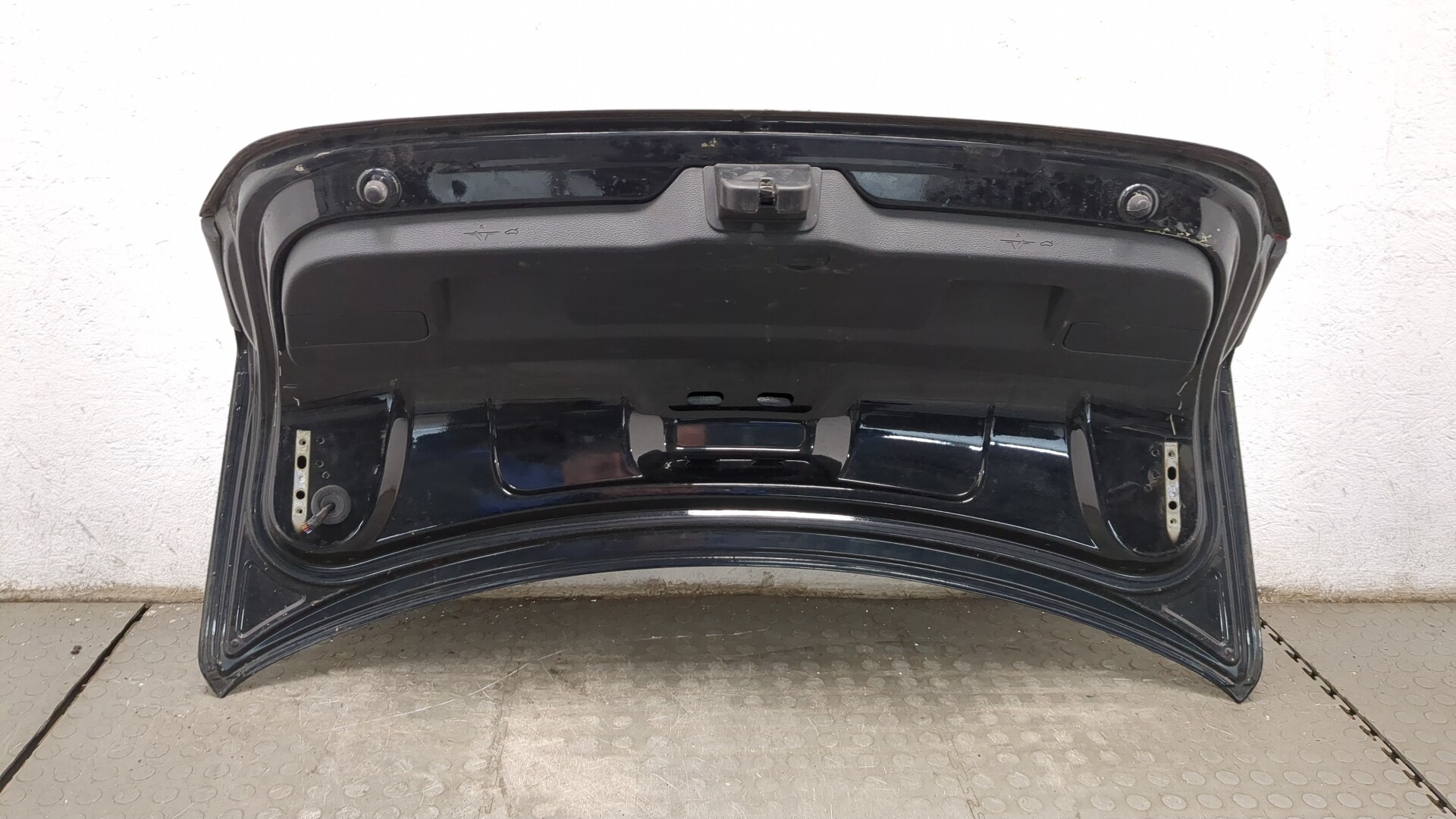 Дверь багажника