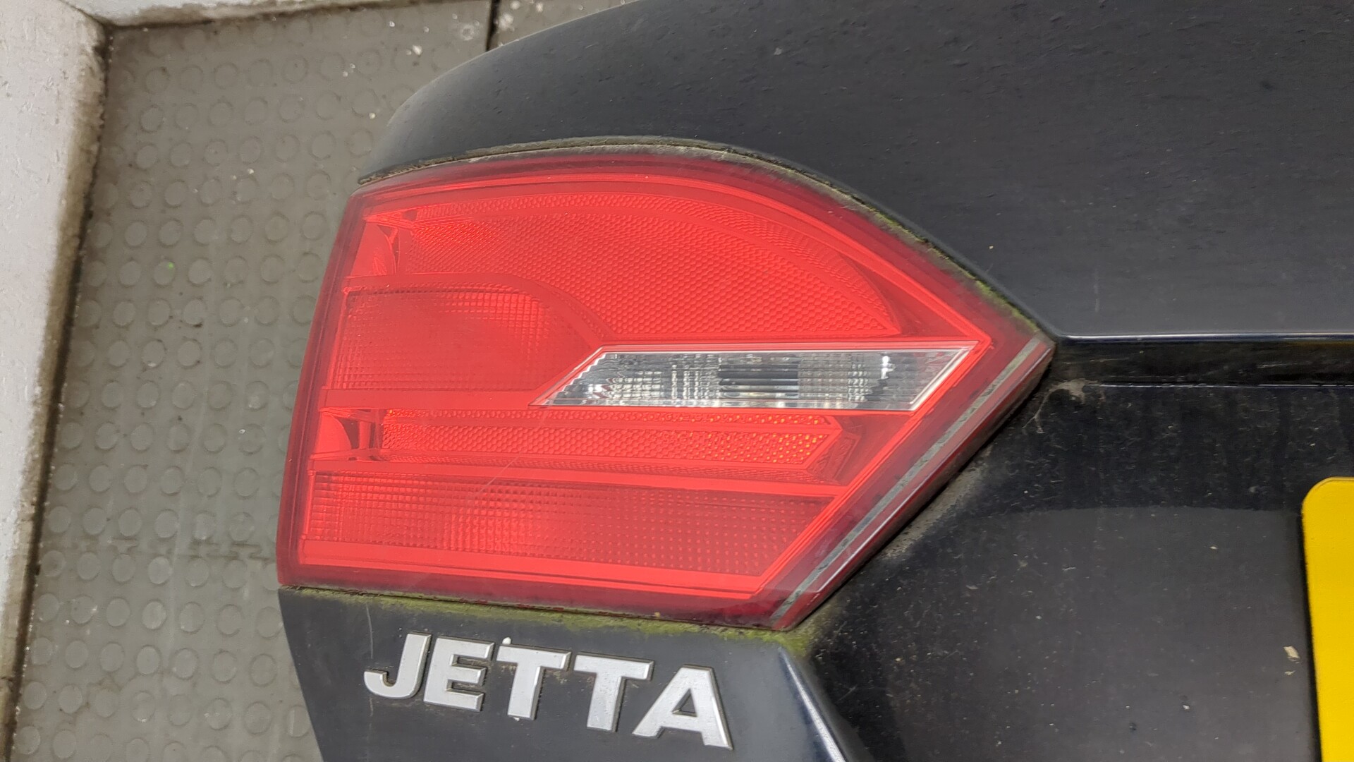 Дверь багажника