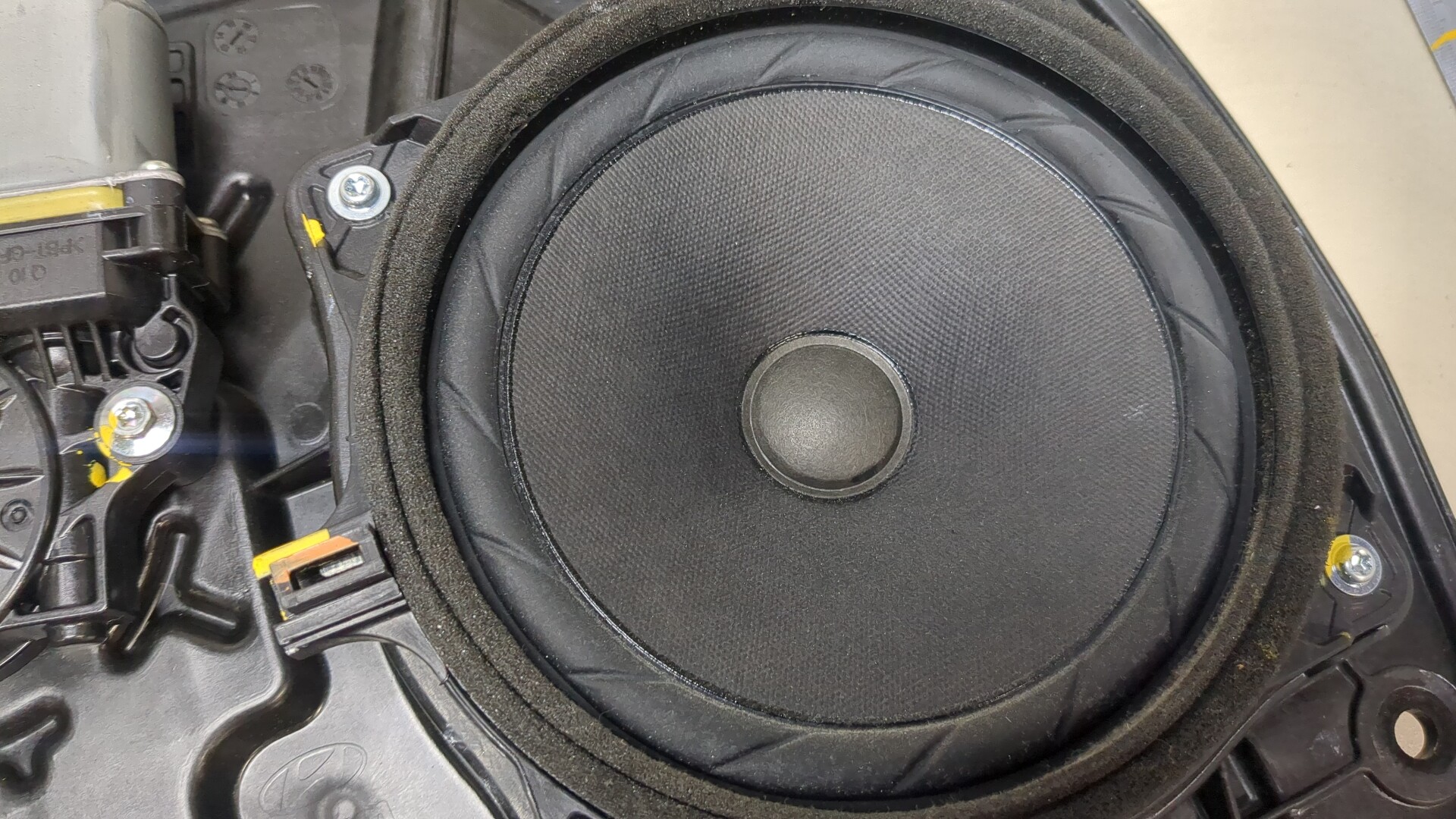 Стеклоподъемник электр. задний левый