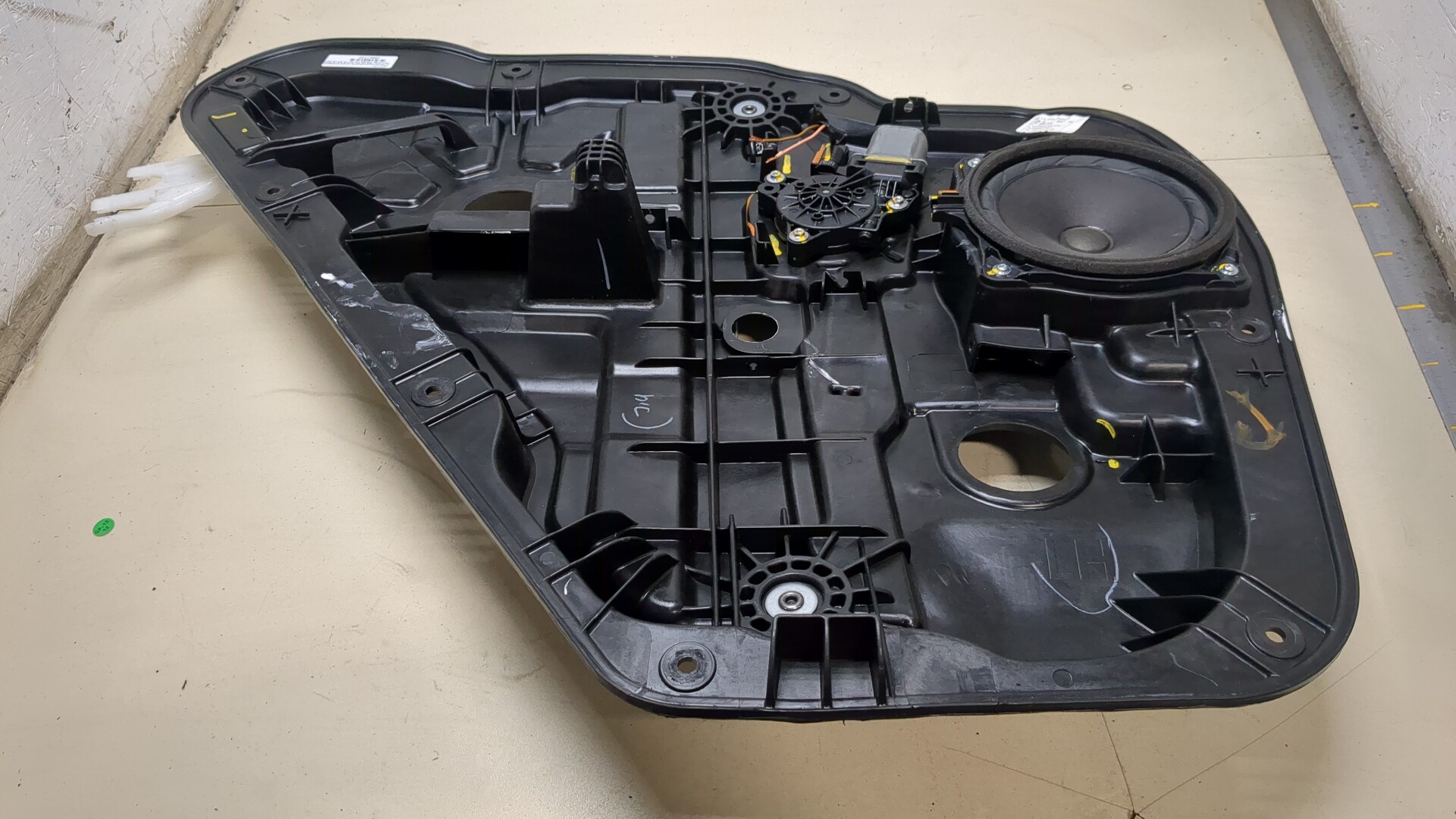 Стеклоподъемник электр. задний левый