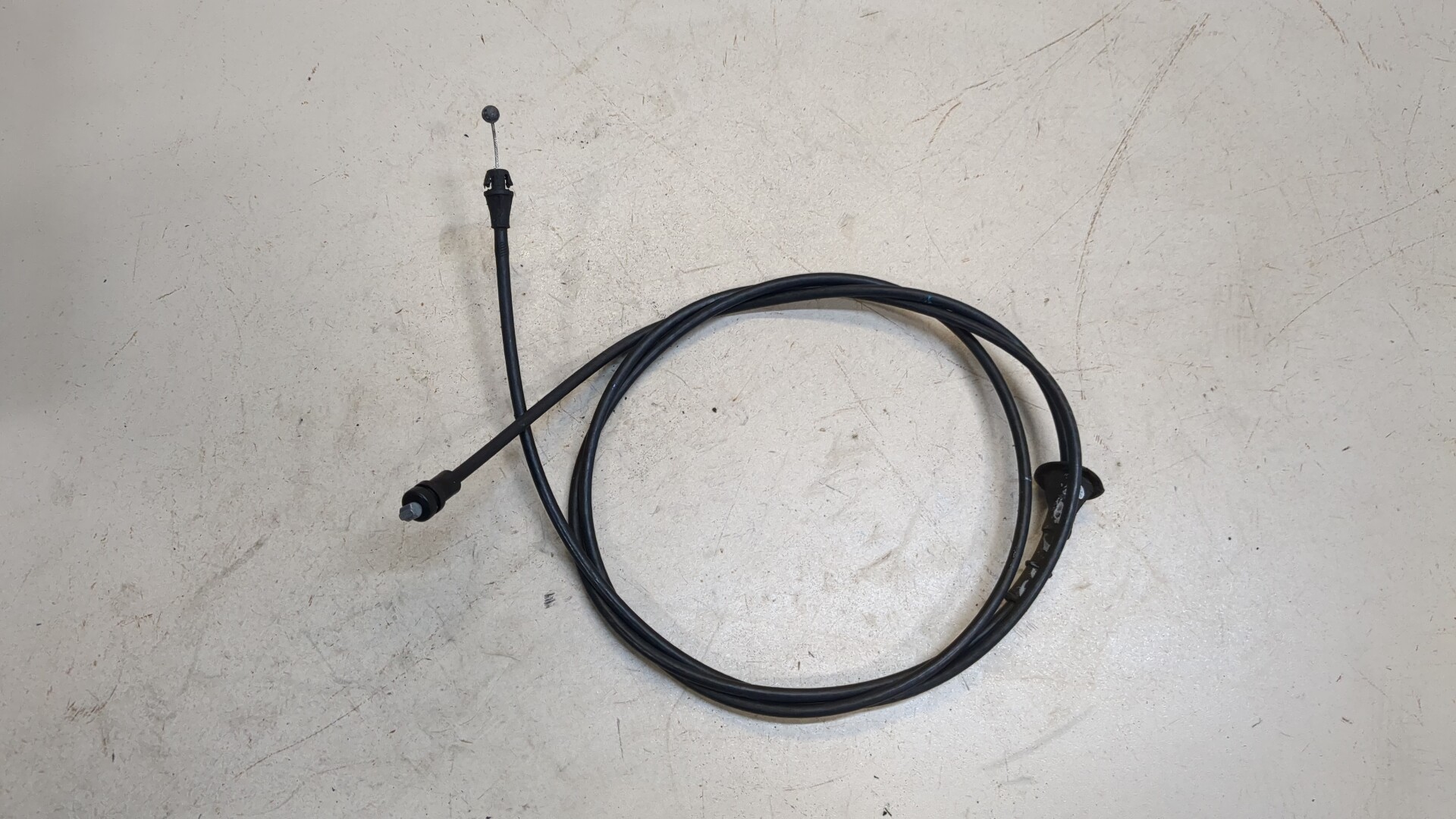 Трос открывания капота