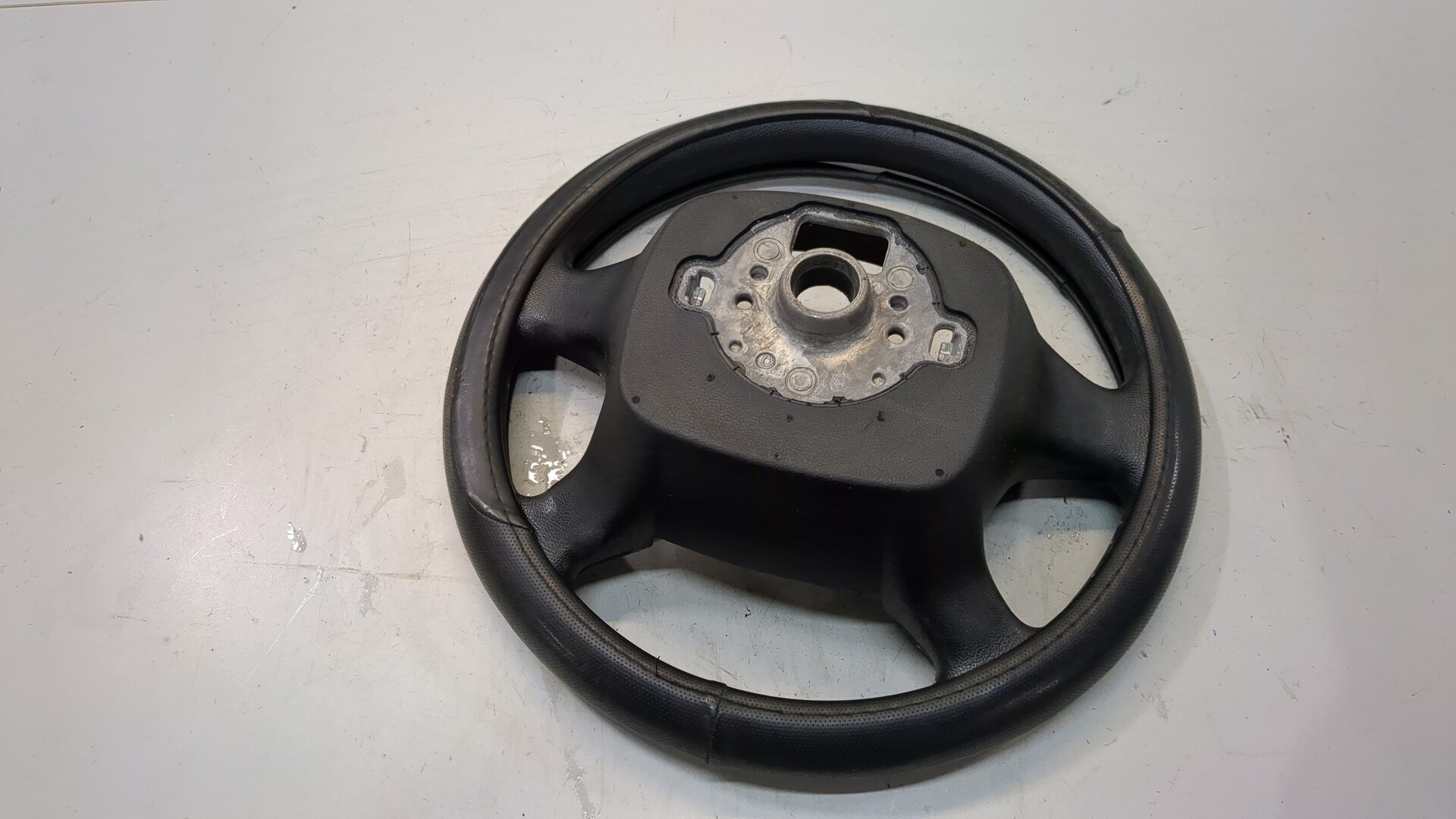 Рулевое колесо (руль)