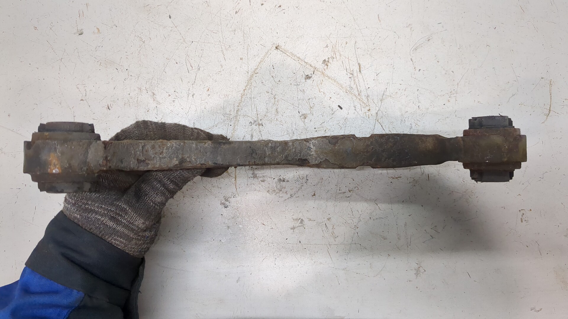 Рычаг задний