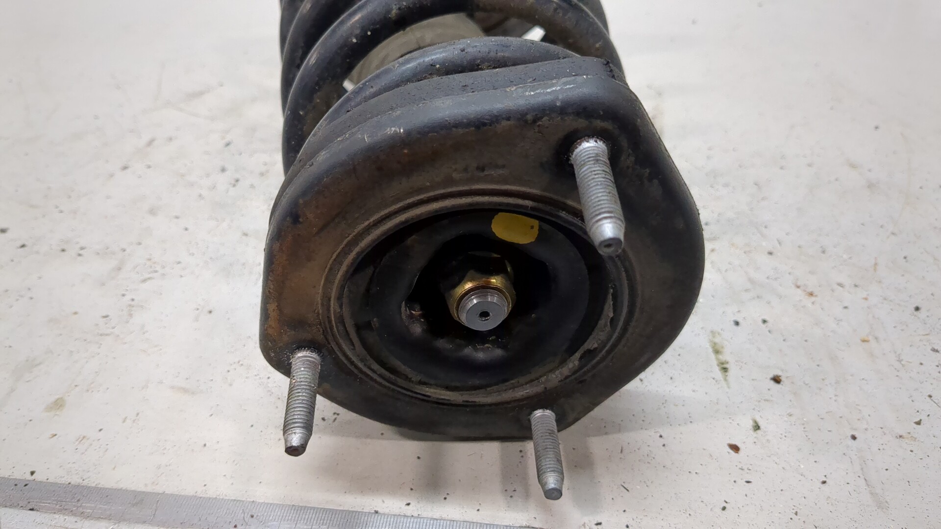 Амортизатор задний правый