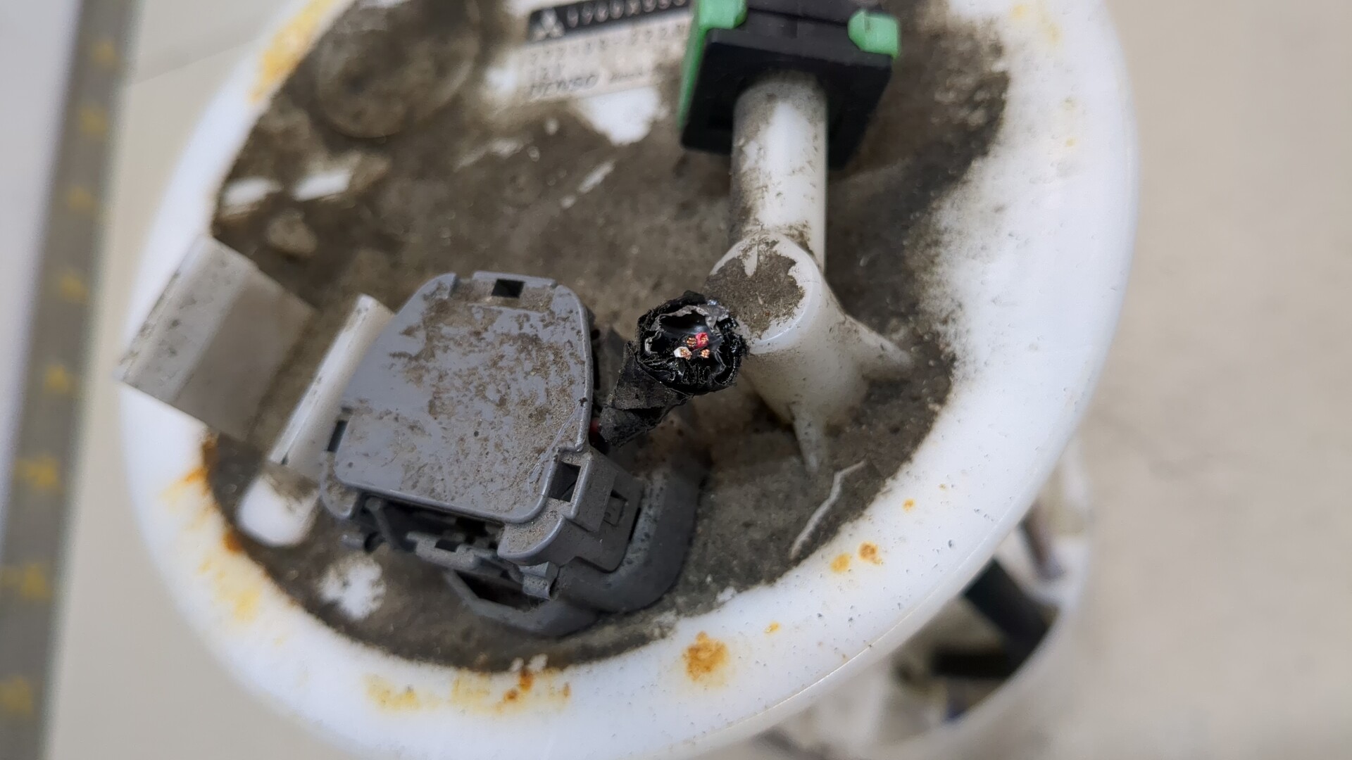 Насос топливный электрический