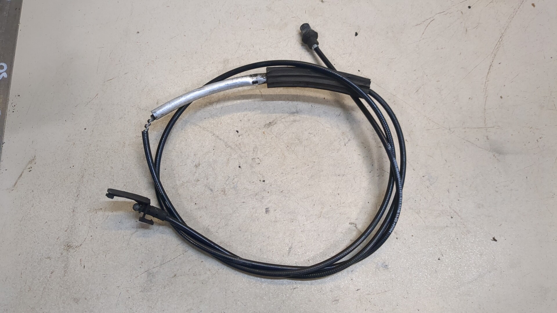 Трос открывания капота