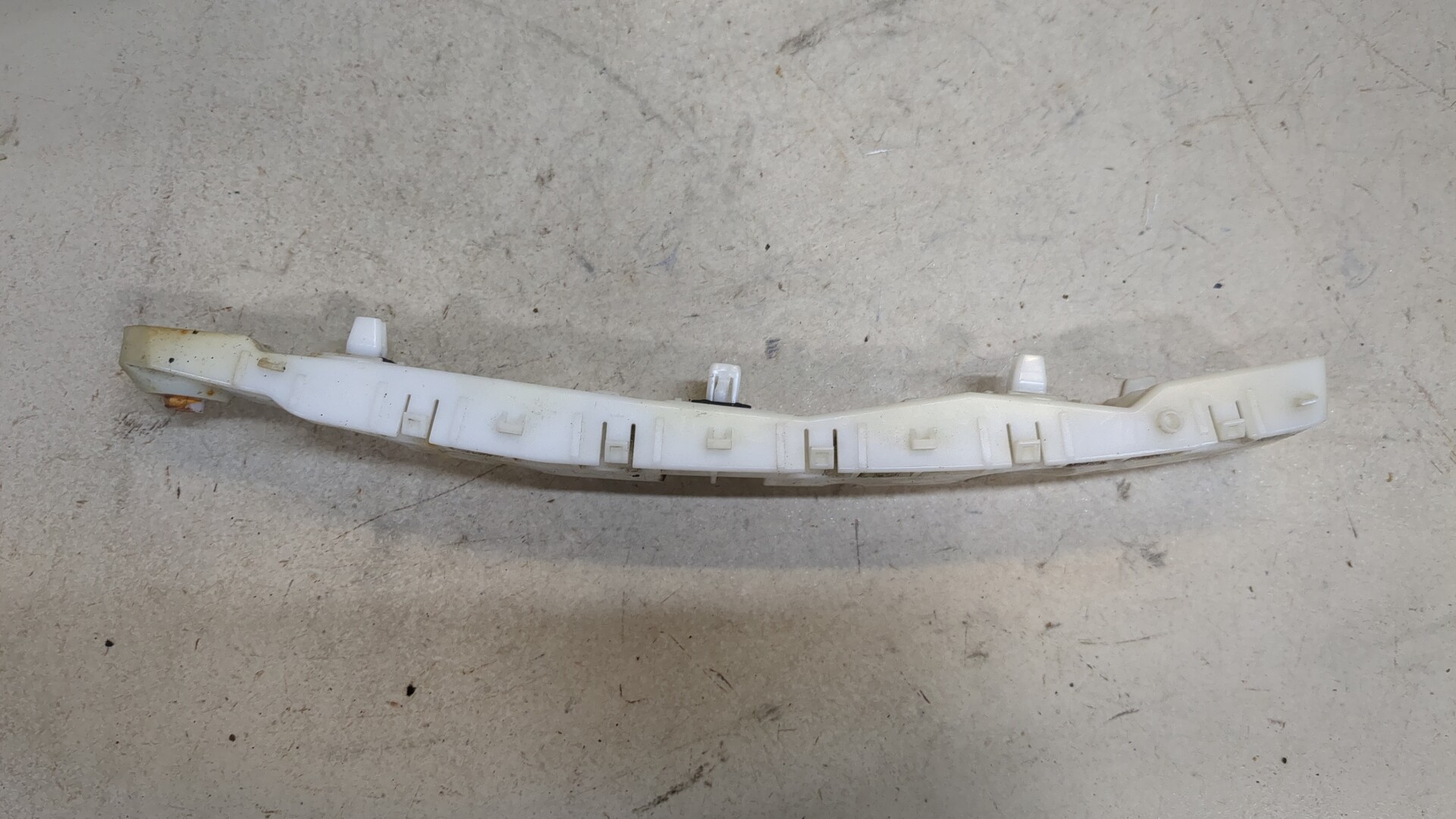 Кронштейн заднего бампера левый