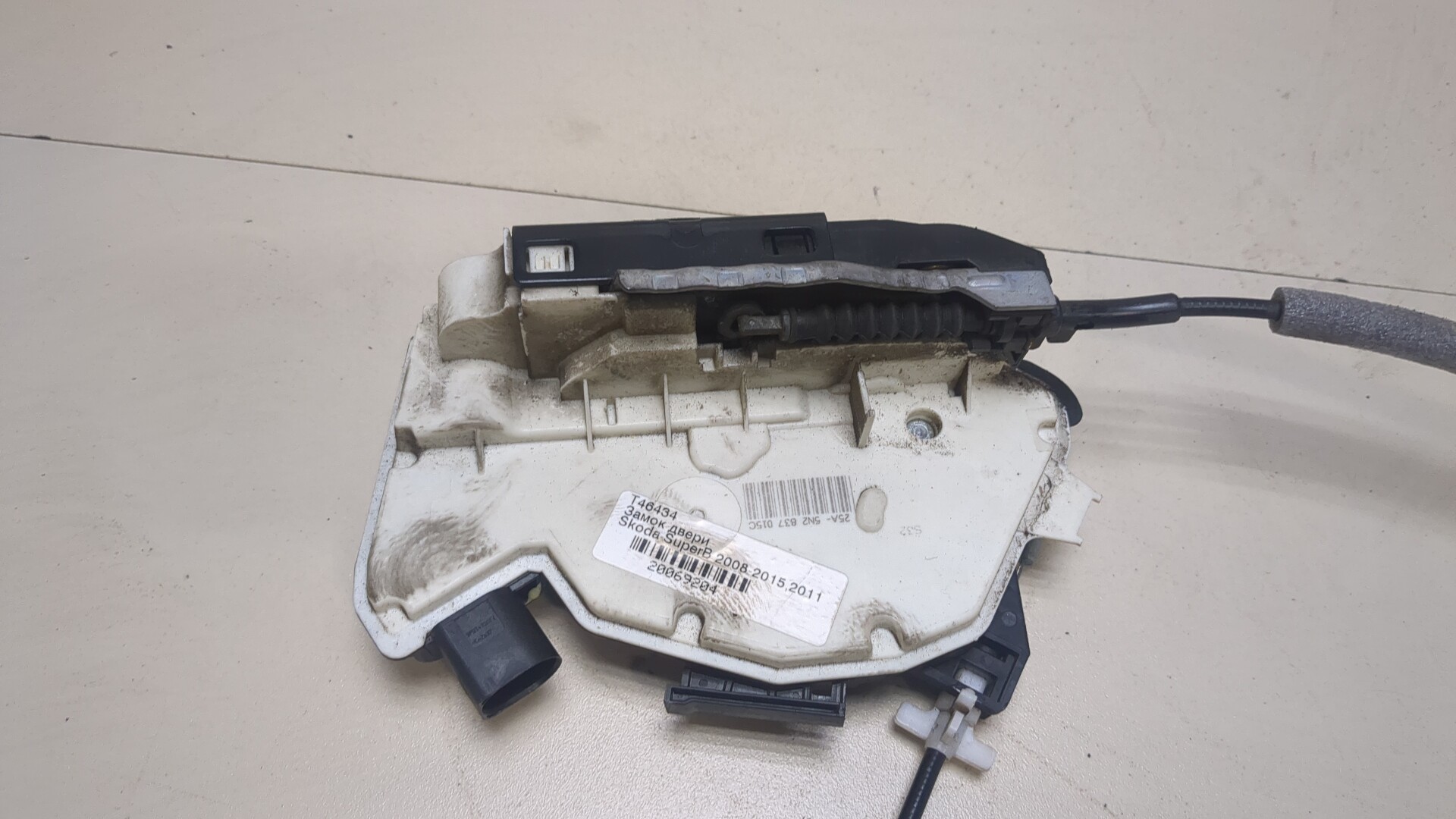 Замок двери передней левой