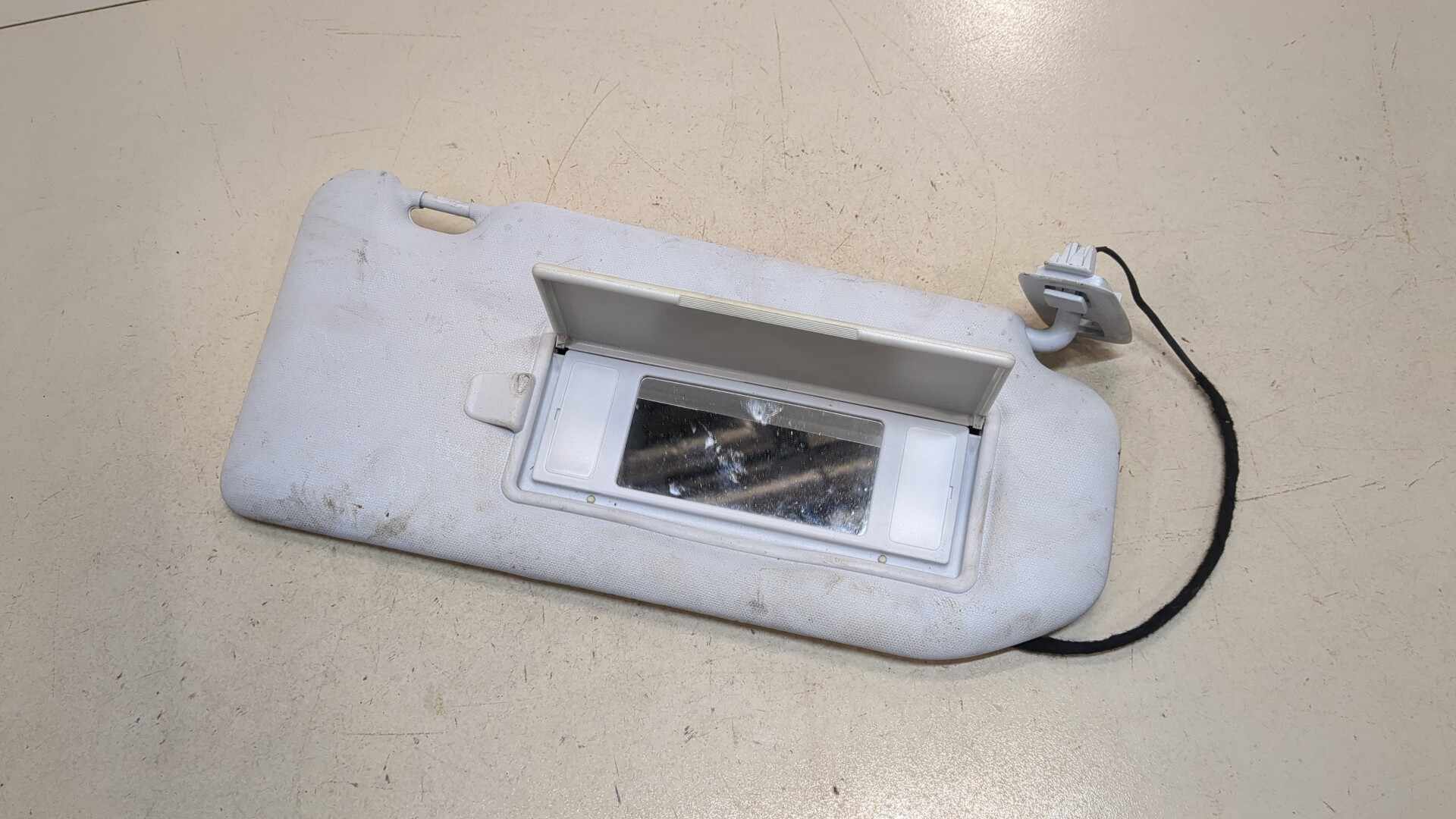 Козырек солнцезащитный