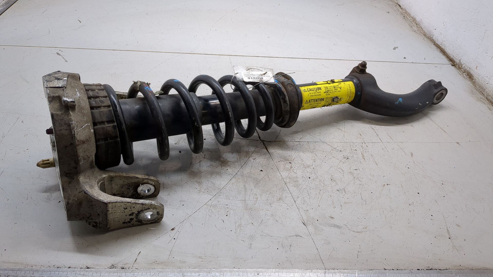 Амортизатор передний левый