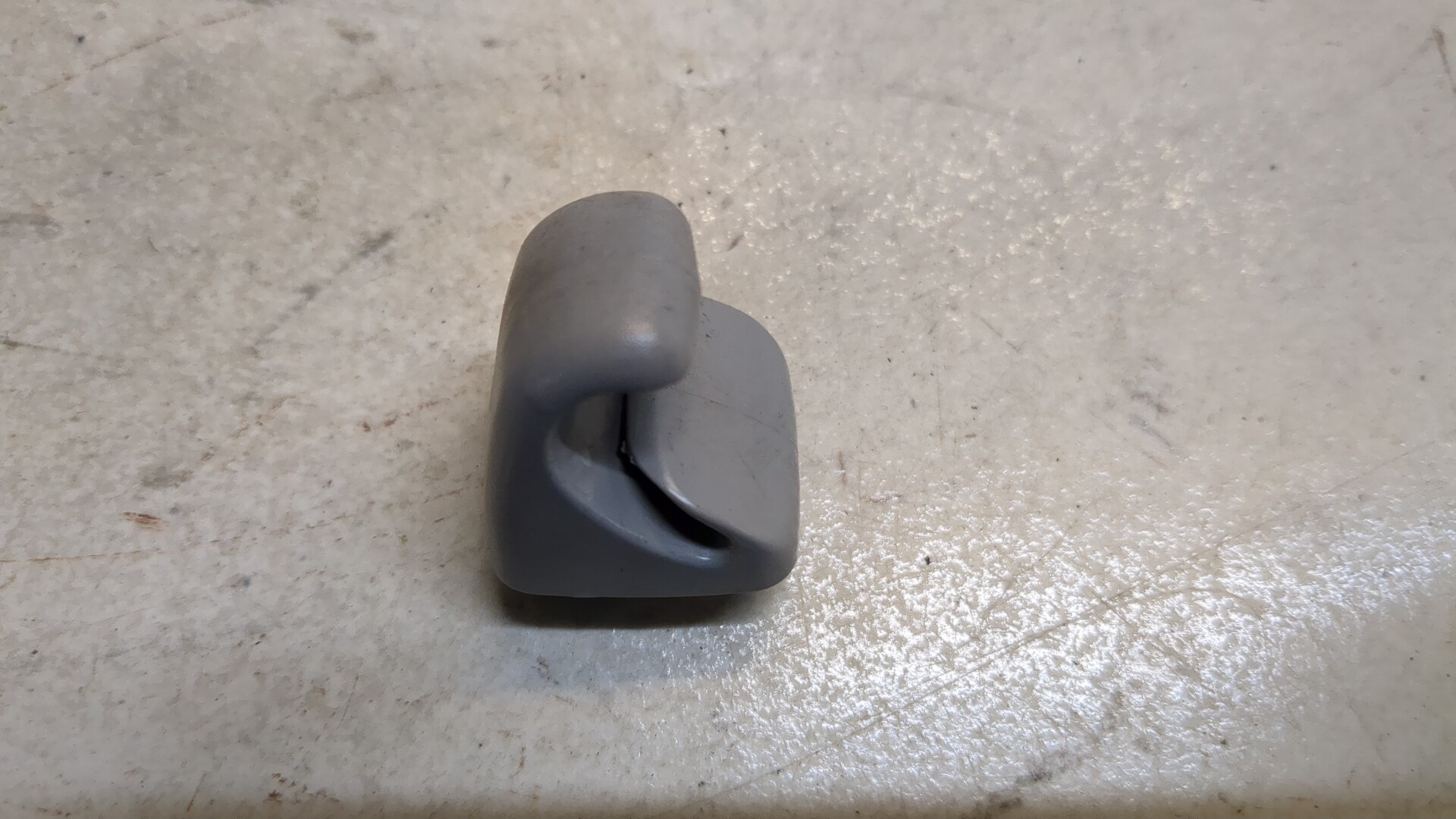 Кронштейн солнцезащитного козырька