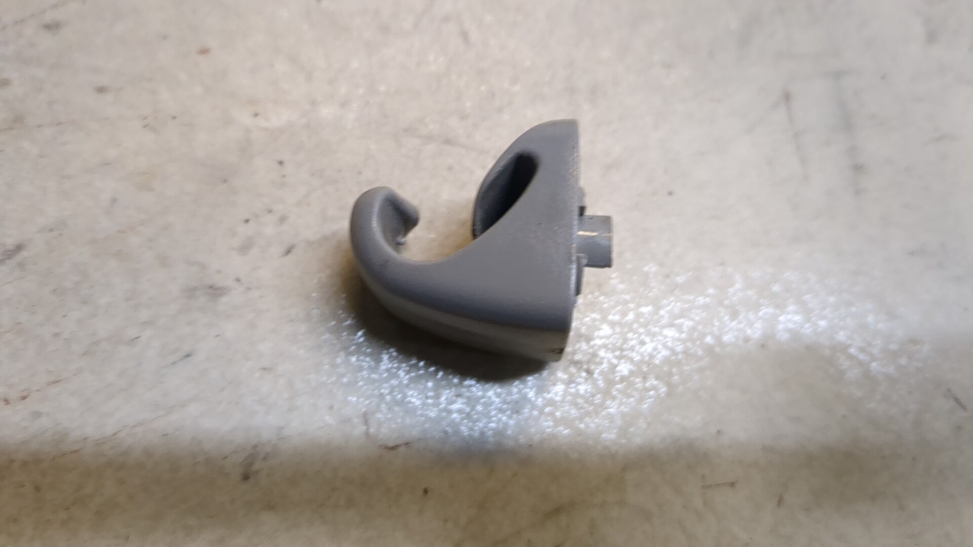 Кронштейн солнцезащитного козырька