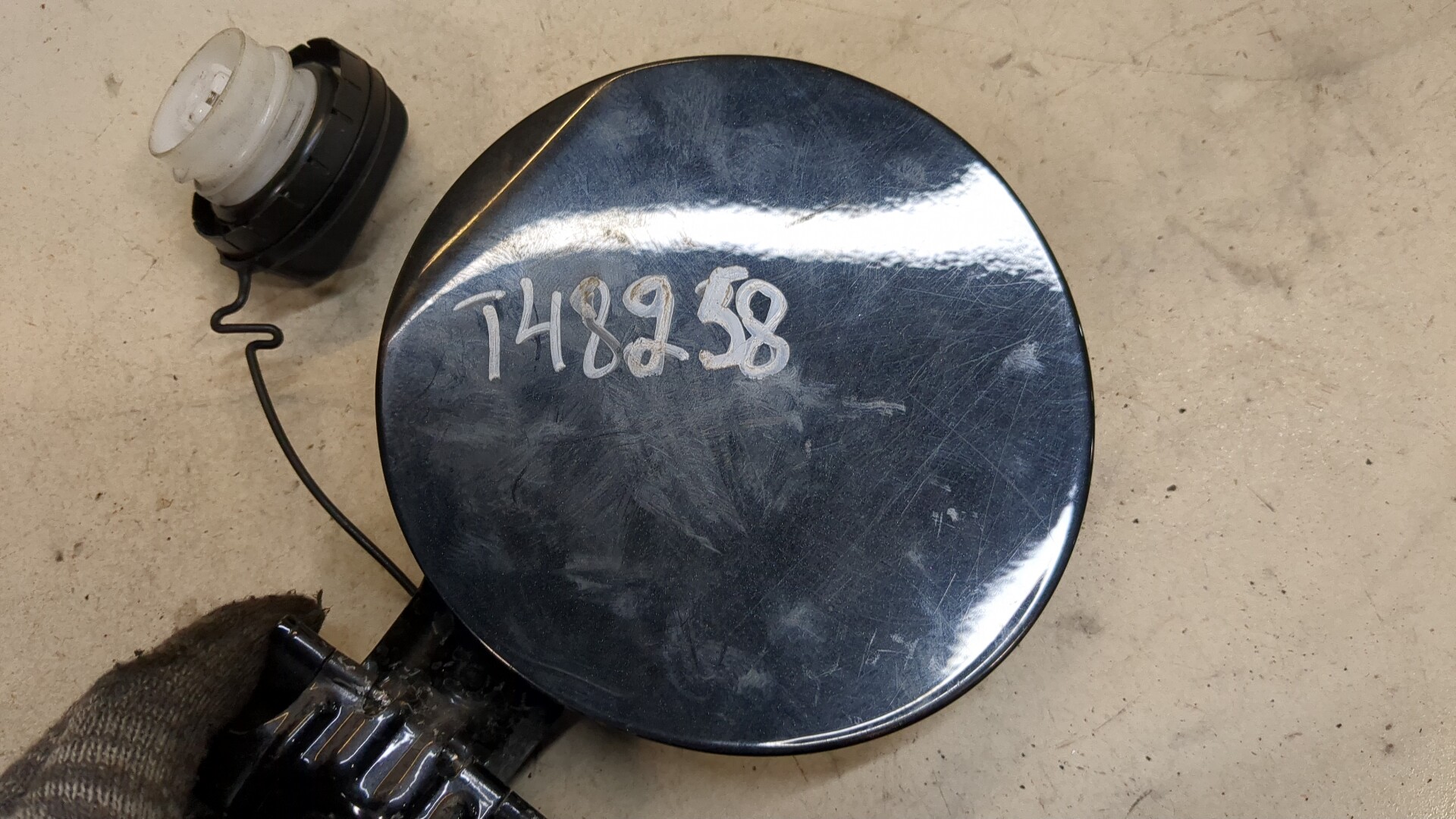 Лючок бензобака