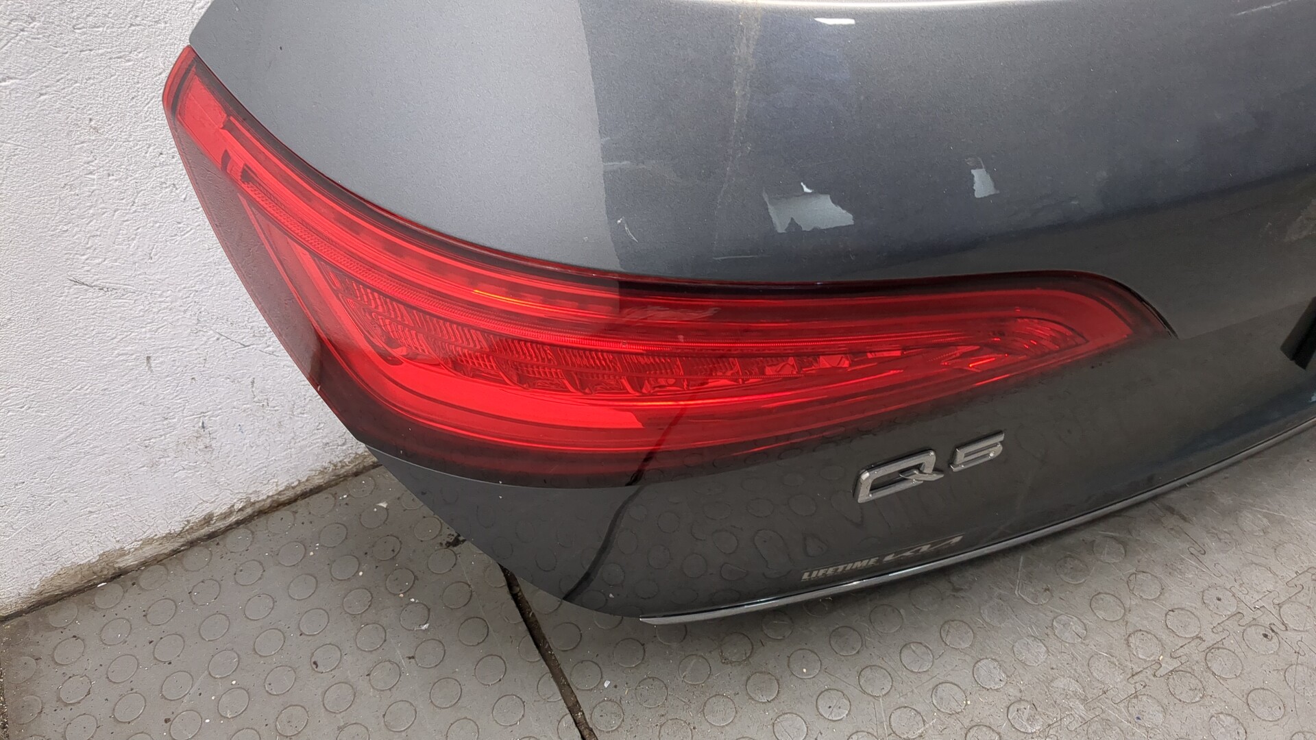 Дверь багажника