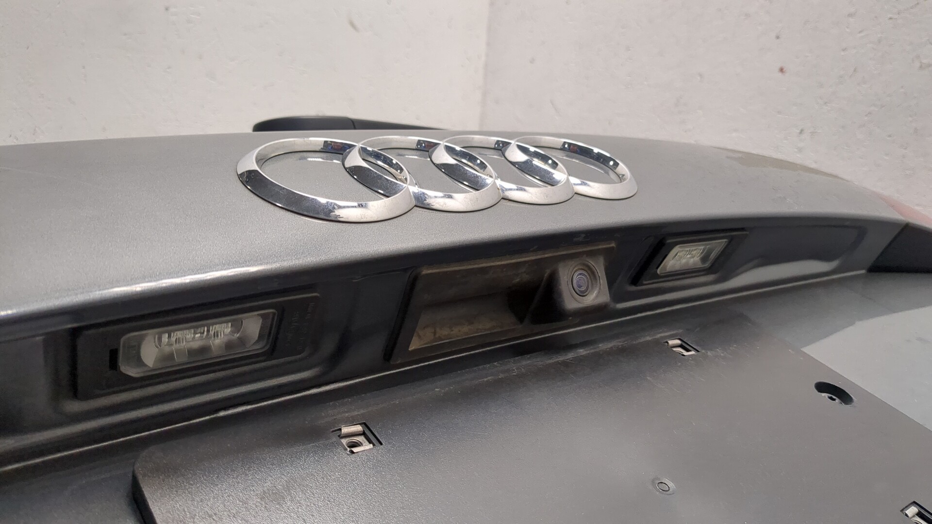 Дверь багажника