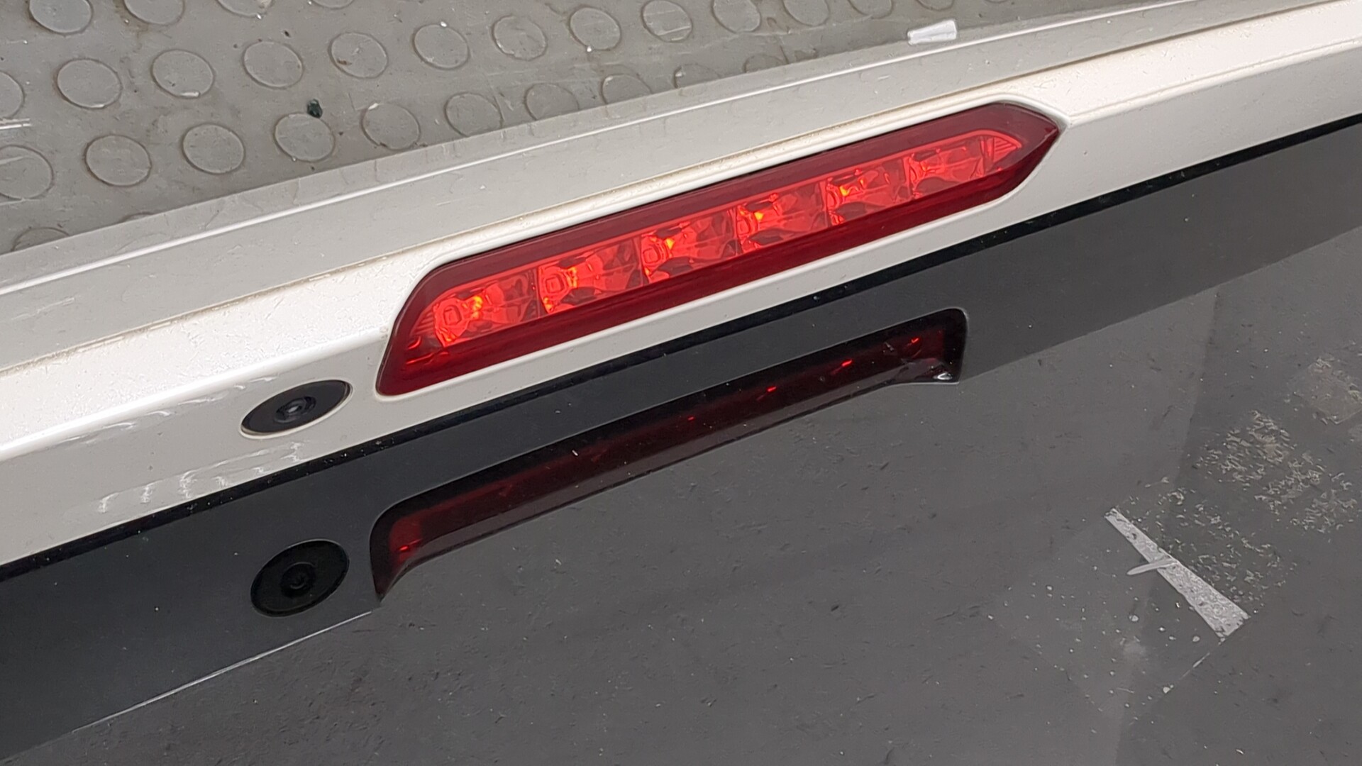 Дверь багажника