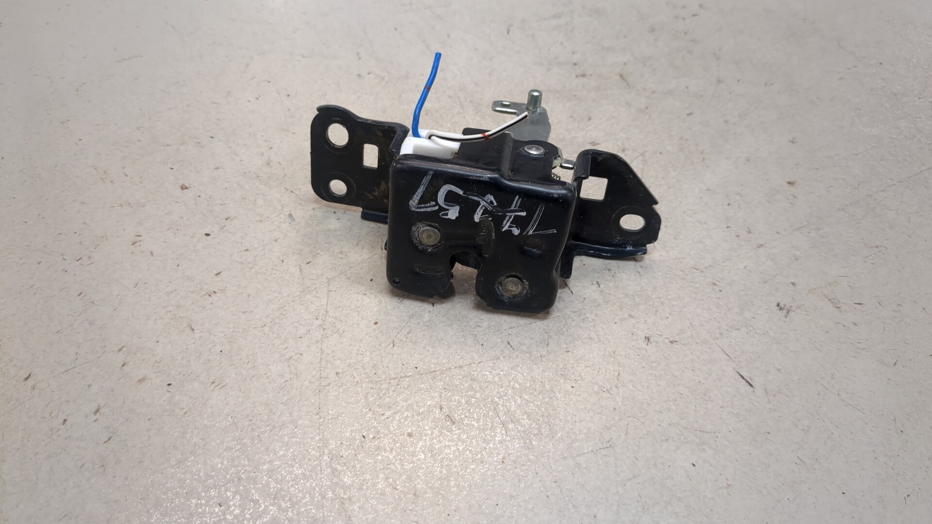 Замок бокового стекла