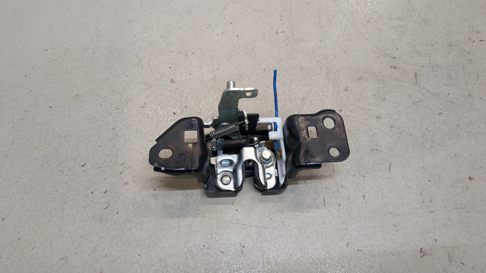 Замок бокового стекла