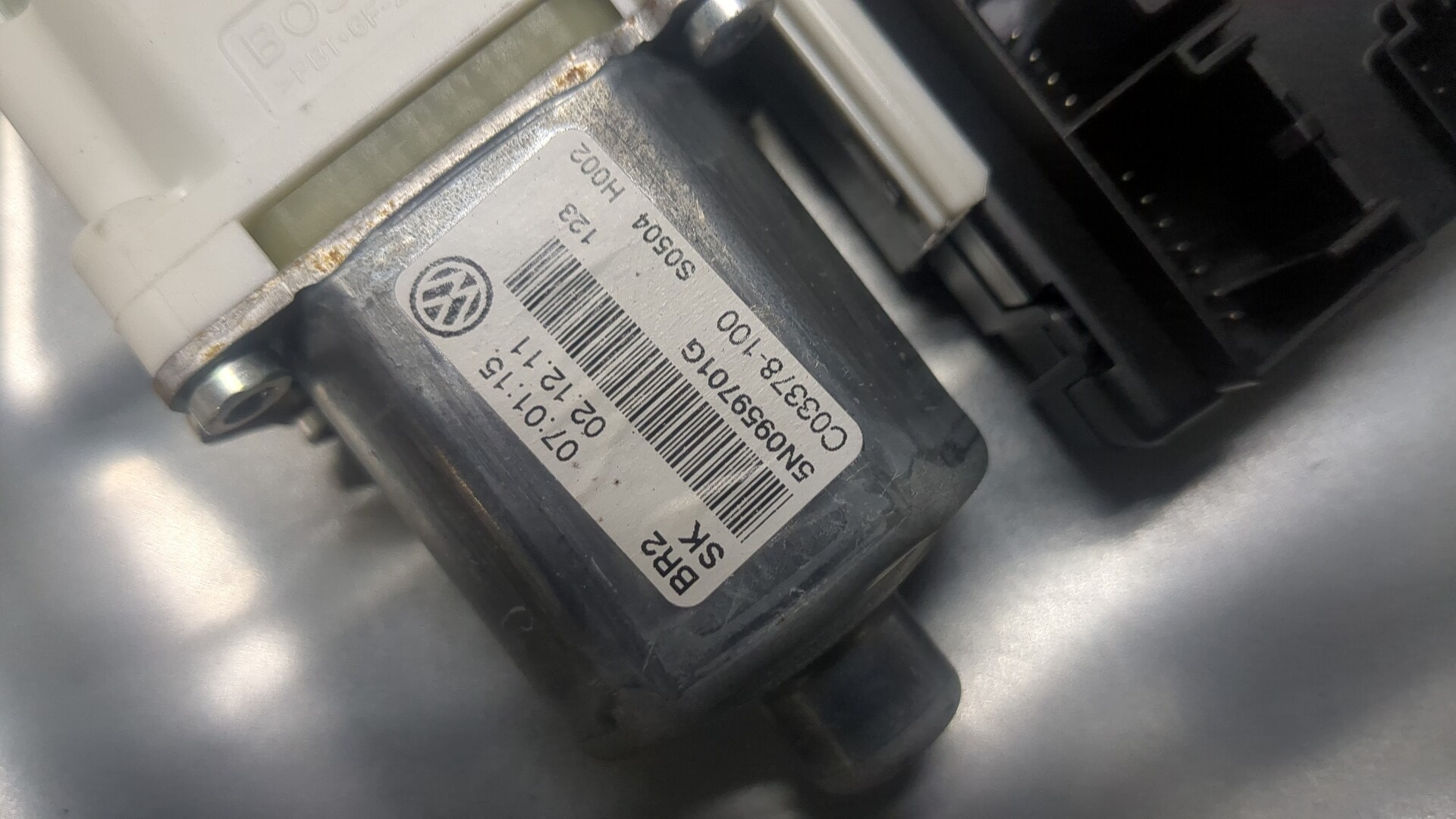 Стеклоподъемник электр. передний правый