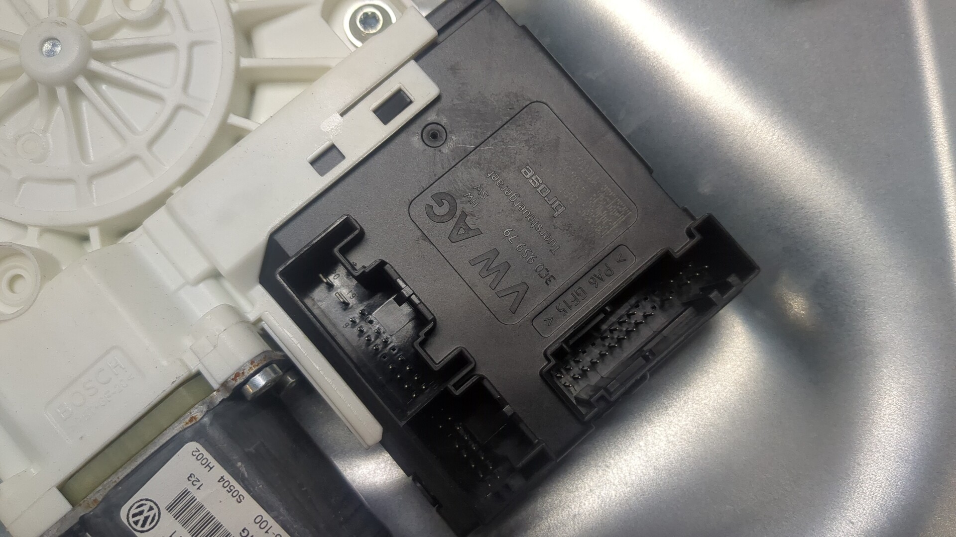 Стеклоподъемник электр. передний правый