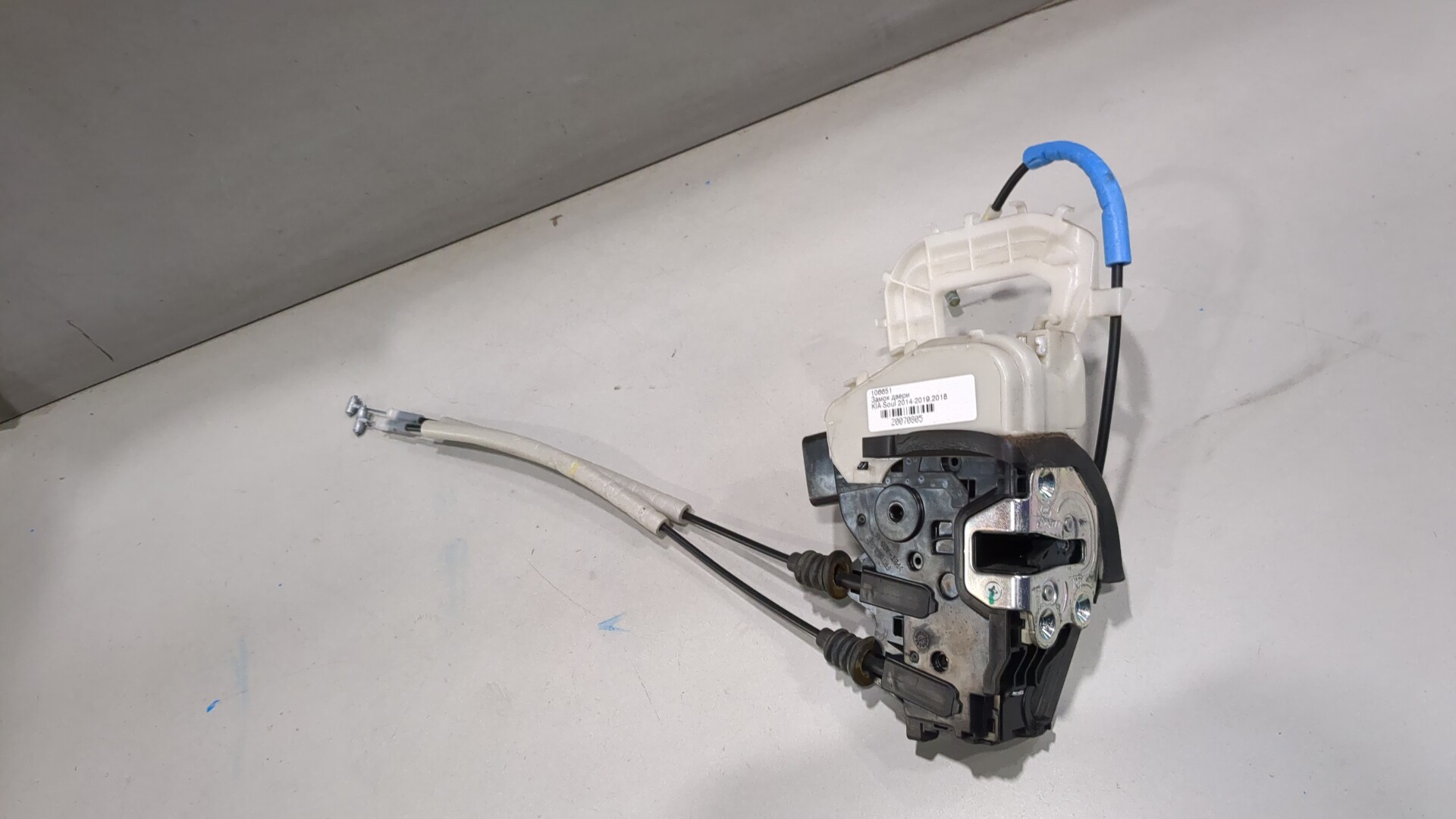 Замок двери передней правой