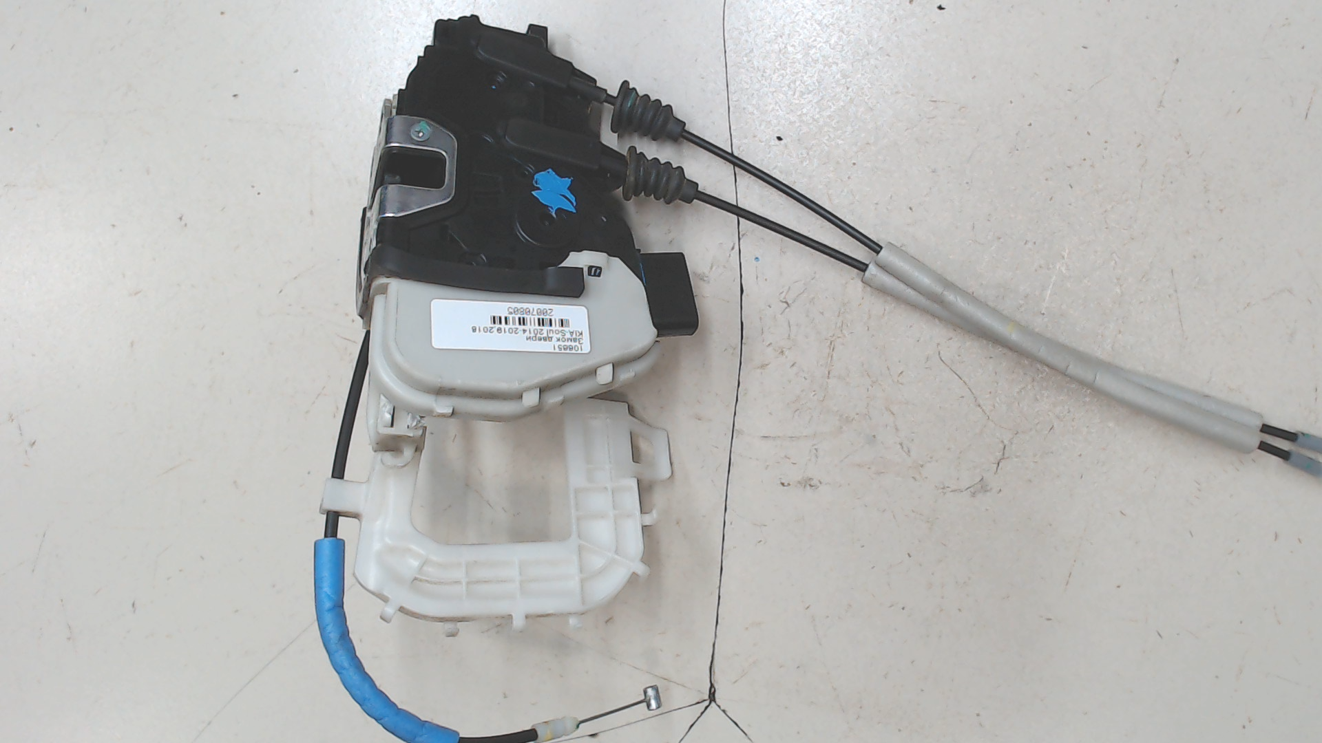 Замок двери передней правой