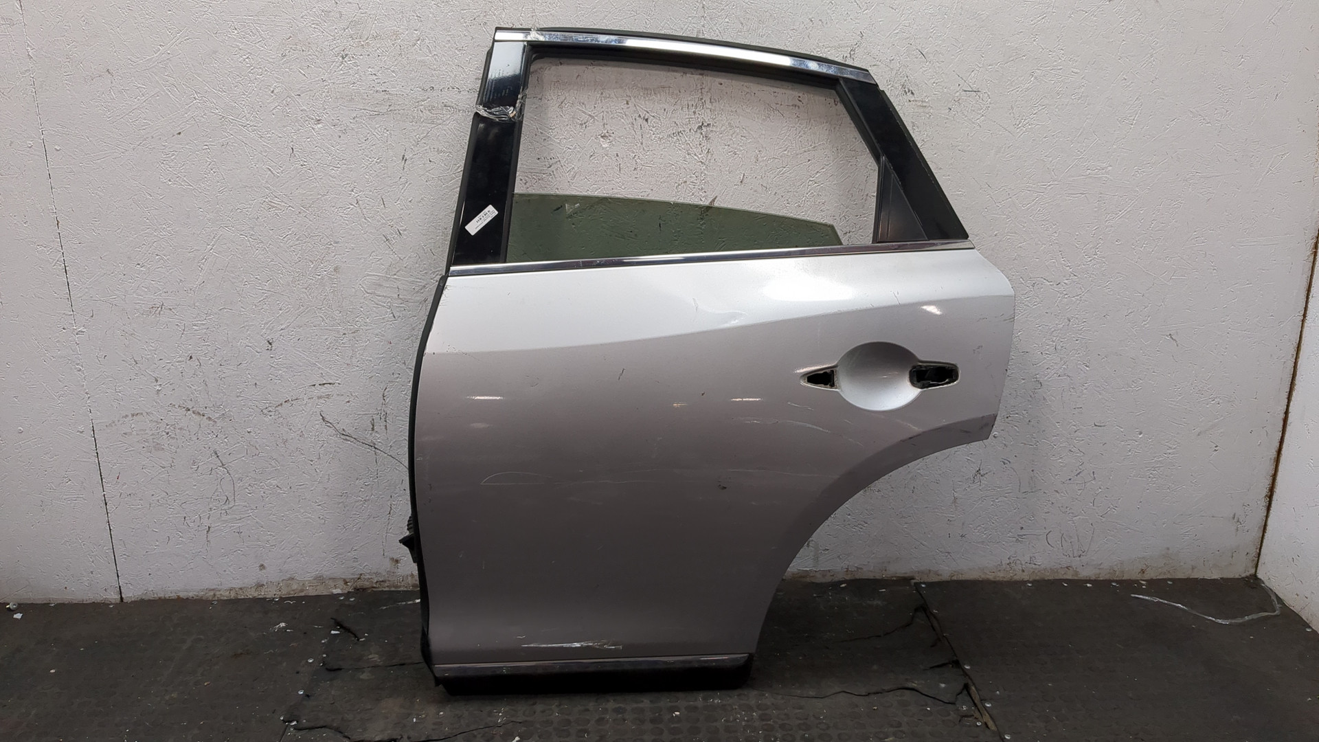 Дверь задняя левая