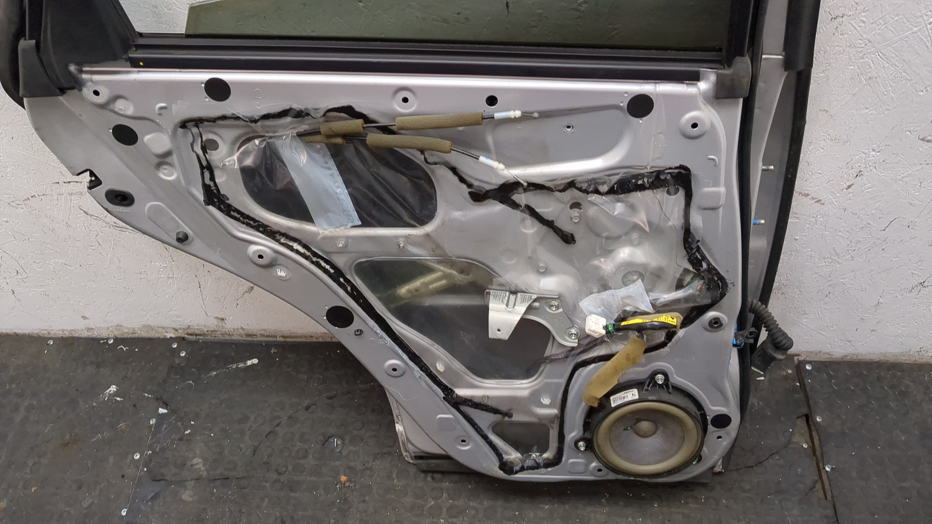 Дверь задняя левая