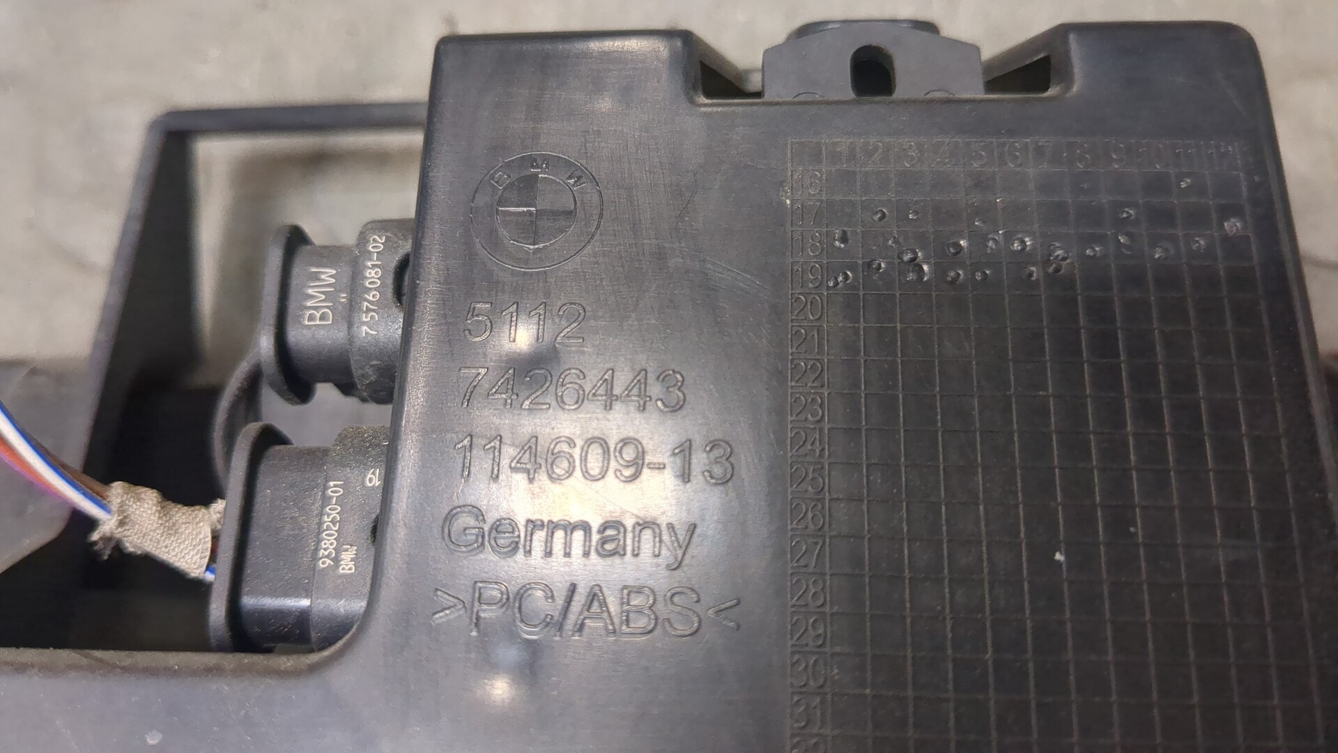 Кронштейн заднего бампера