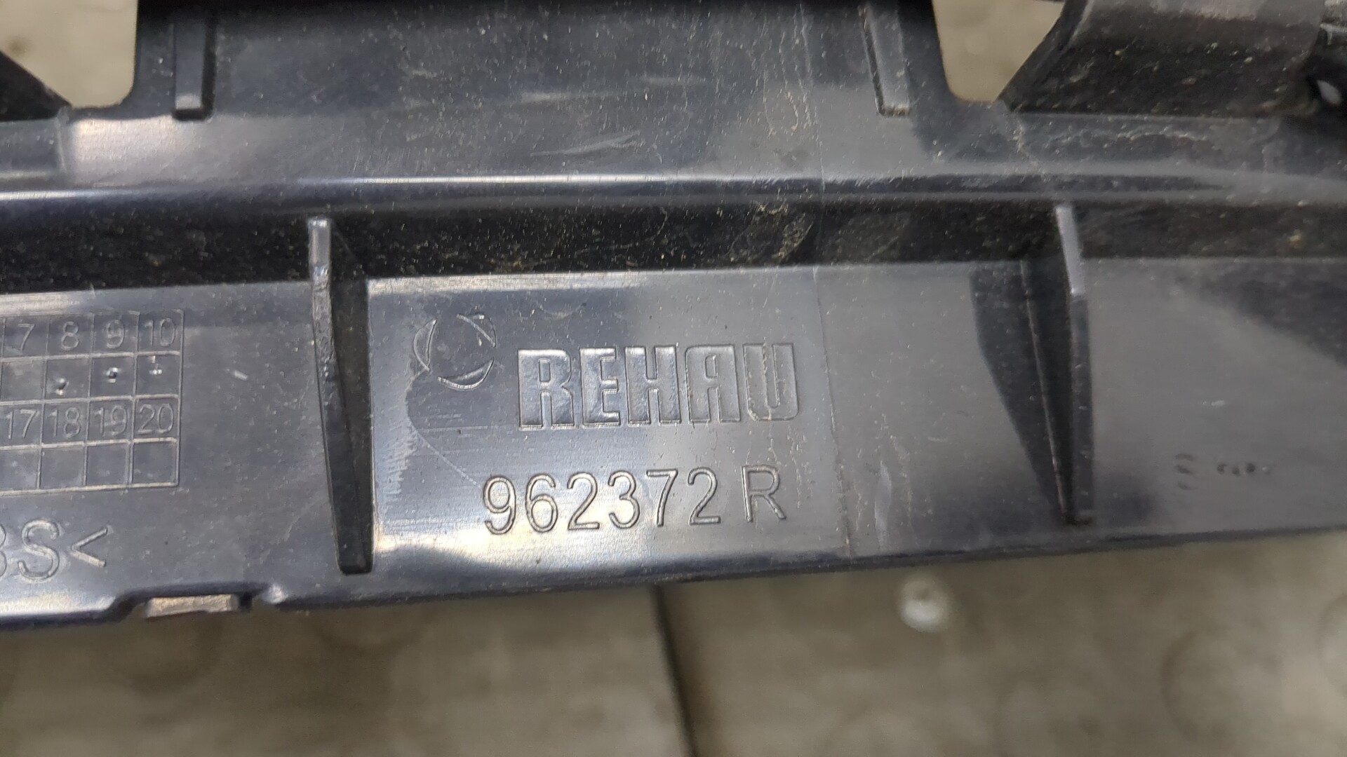 Кронштейн заднего бампера