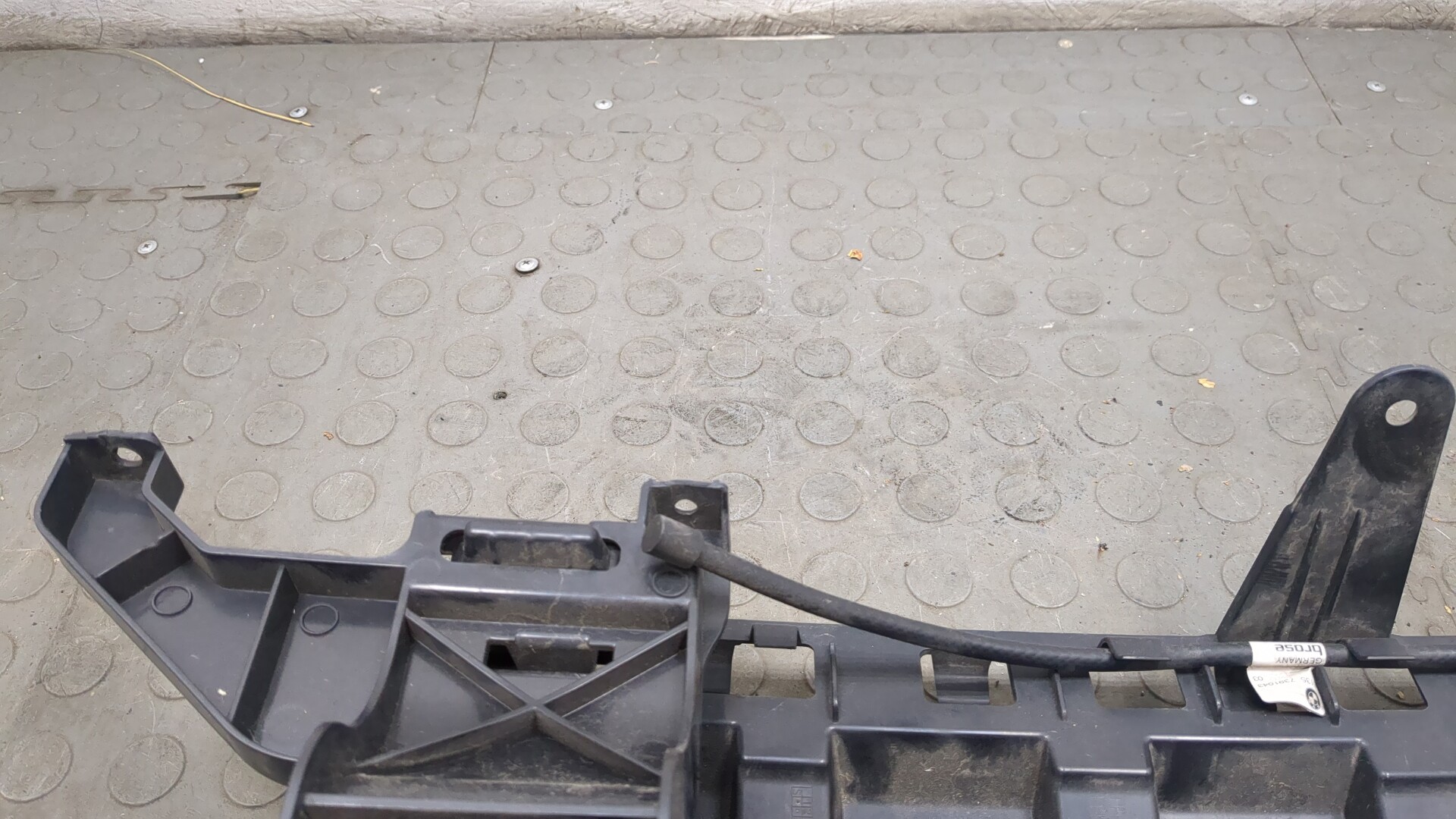 Кронштейн заднего бампера