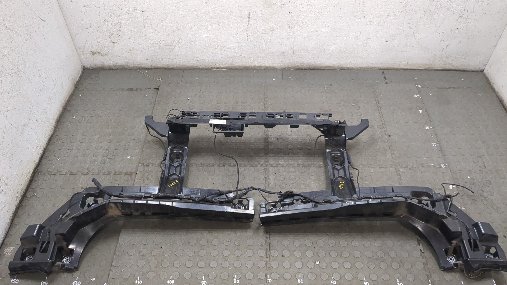 Кронштейн заднего бампера