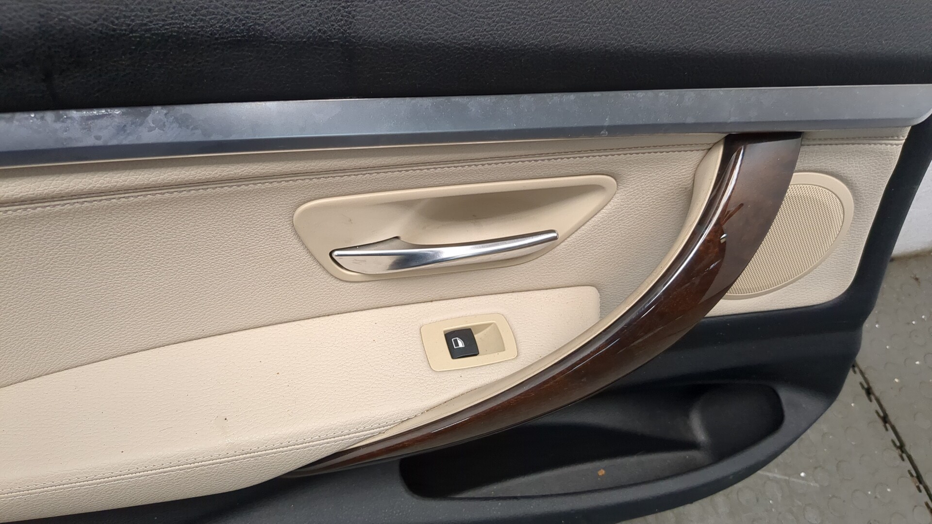 Дверь задняя левая