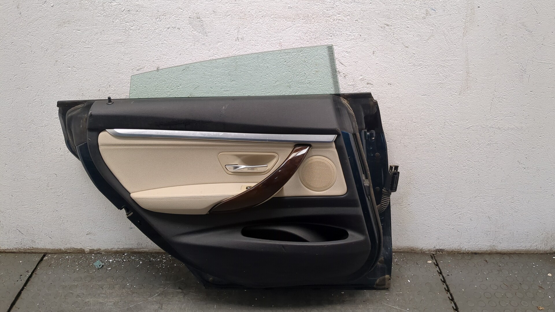 Дверь задняя левая