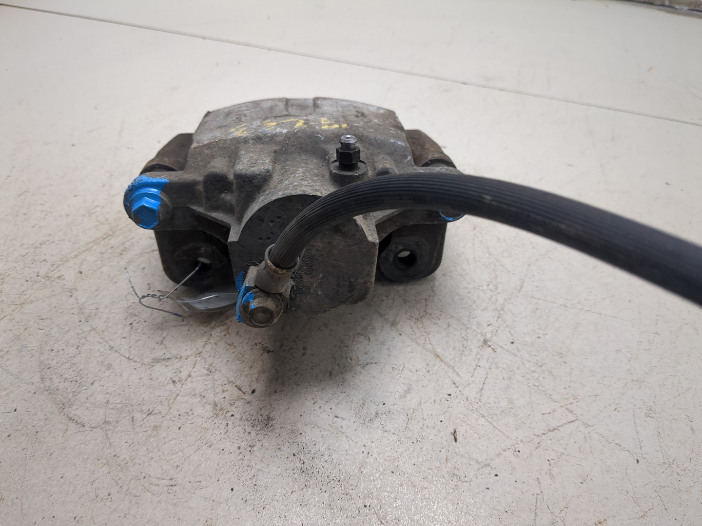 Суппорт передний правый