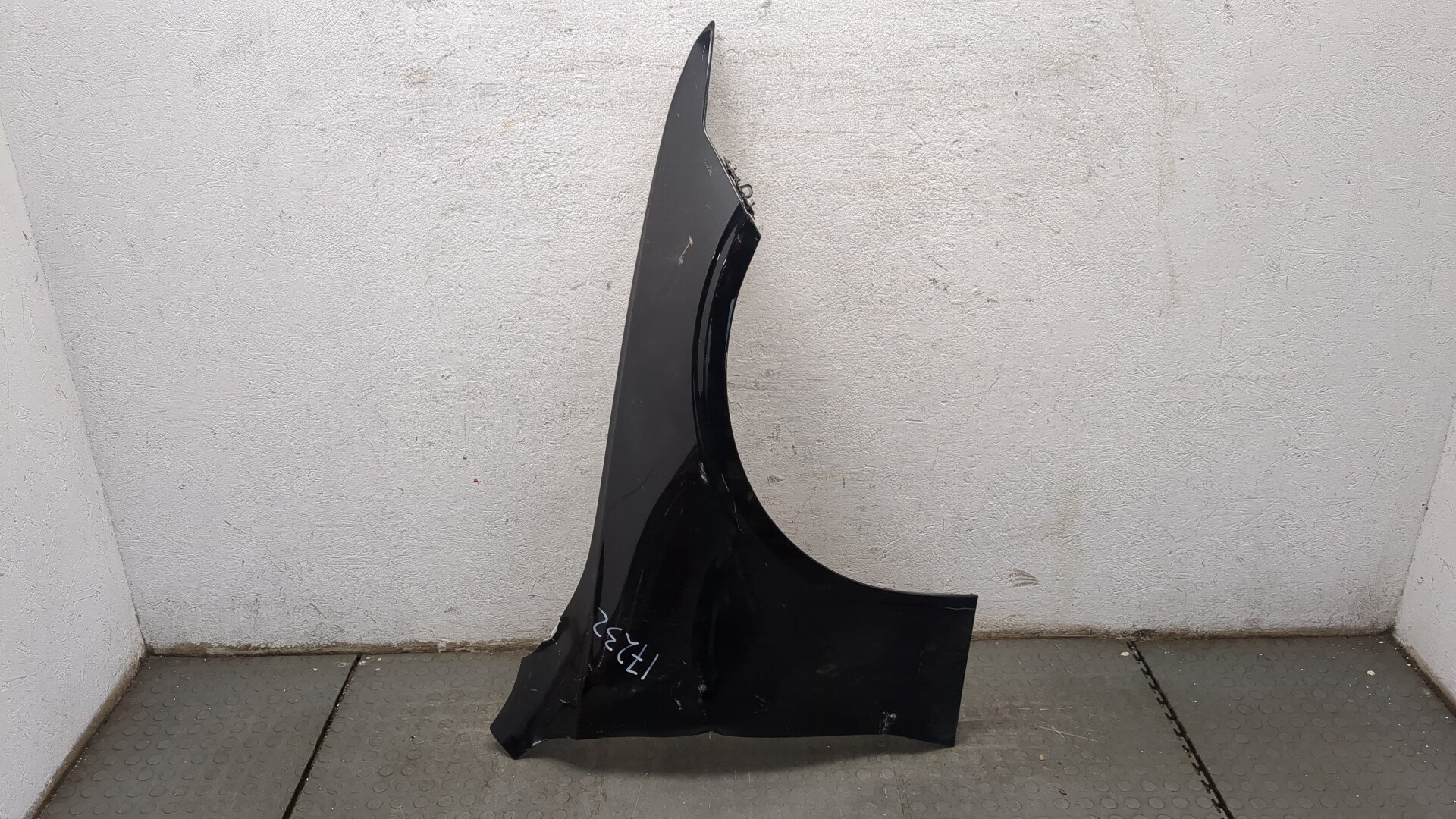 Крыло переднее правое