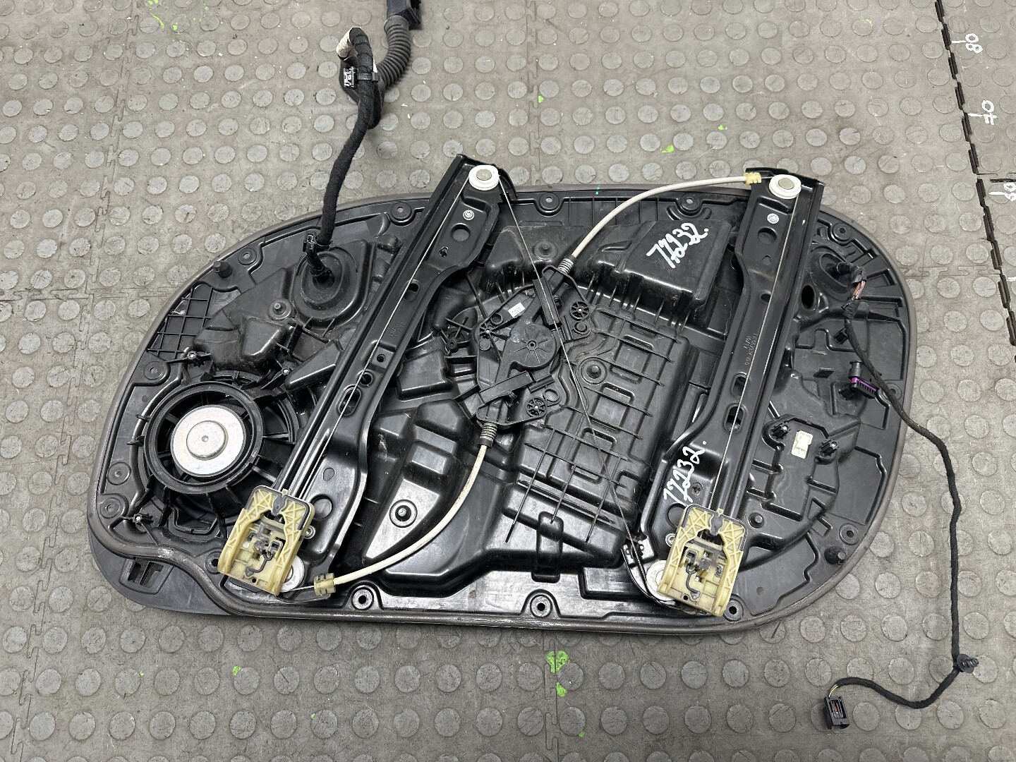 Стеклоподъемник электр. передний левый