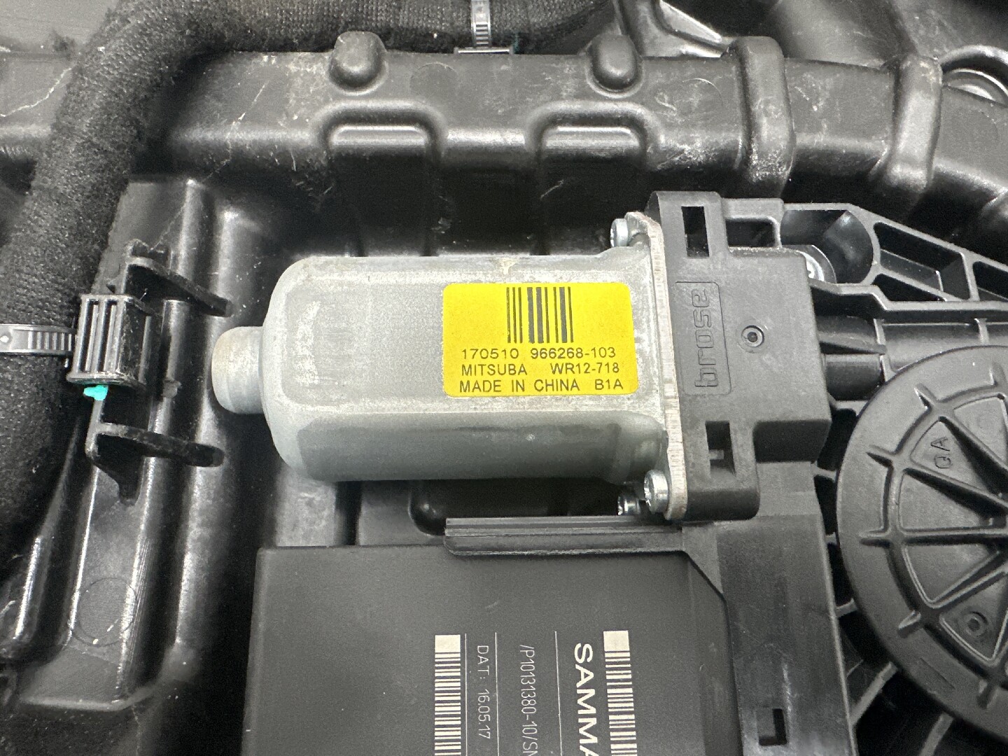 Стеклоподъемник электр. передний левый