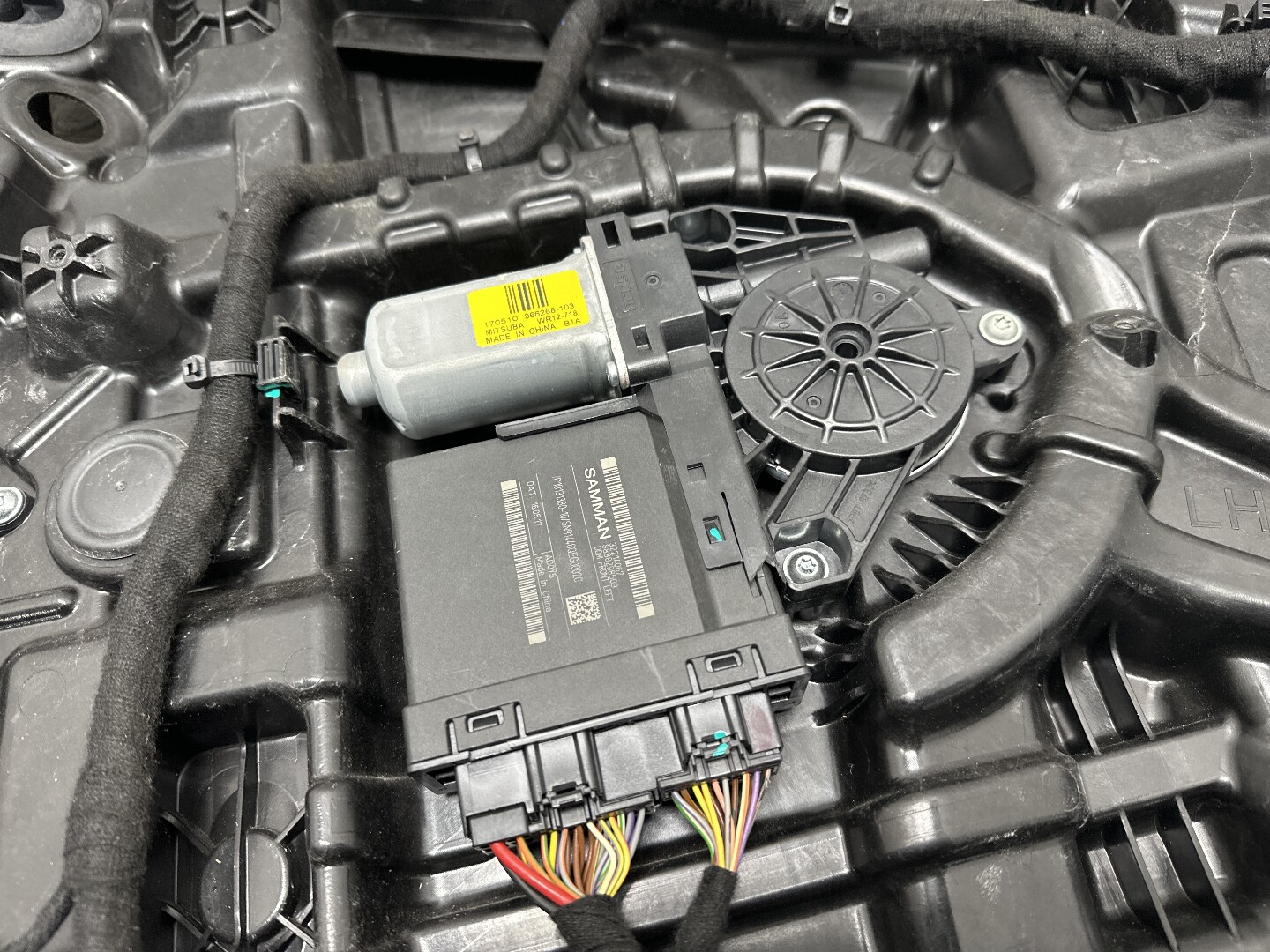 Стеклоподъемник электр. передний левый