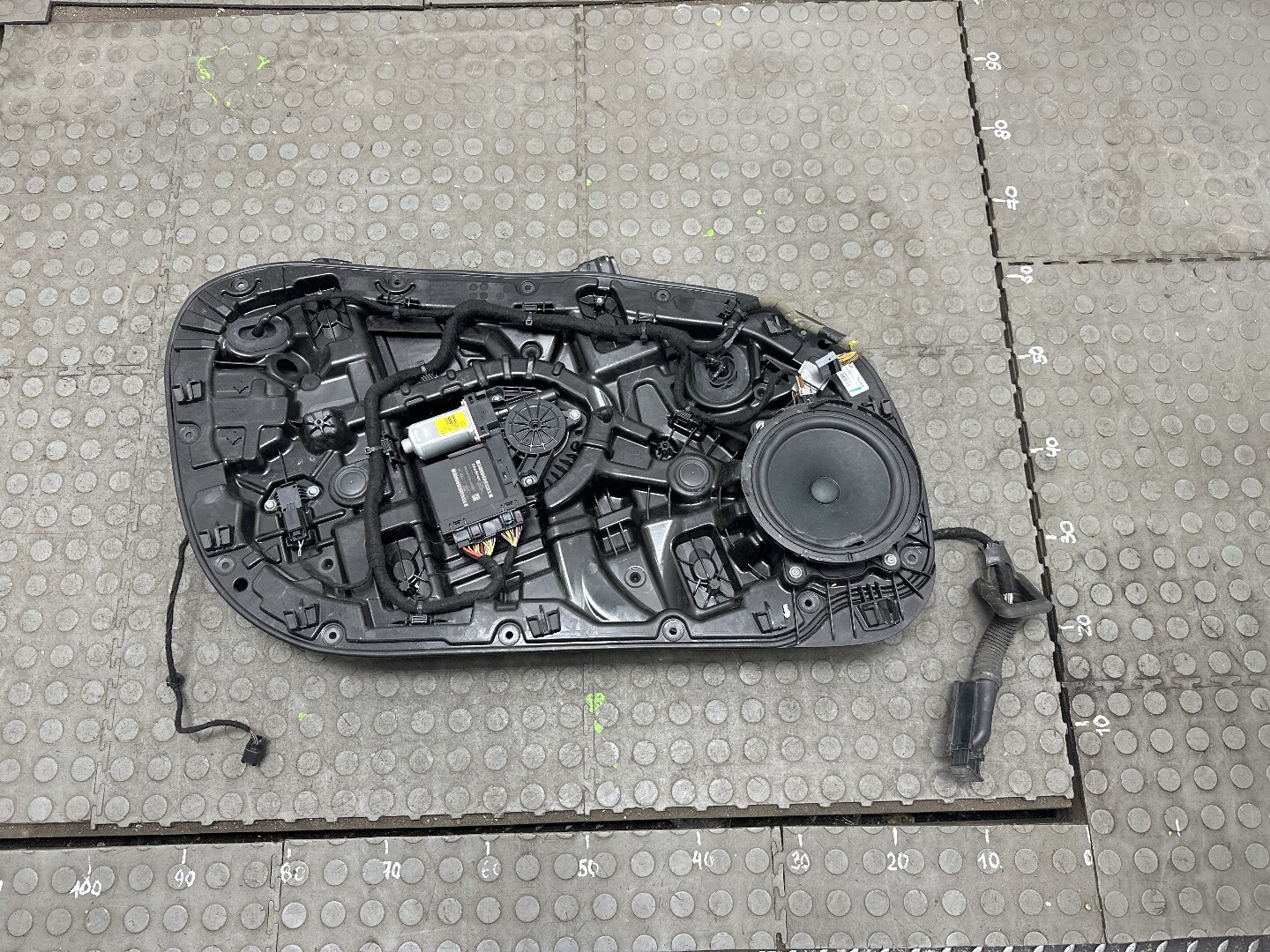 Стеклоподъемник электр. передний левый