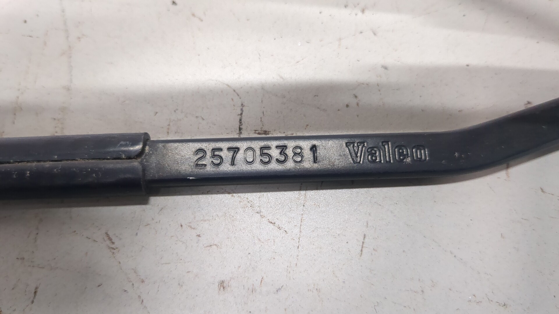 Поводок стеклоочистителя передний правый