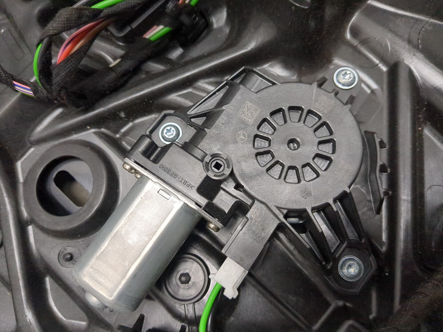 Стеклоподъемник электр. задний левый