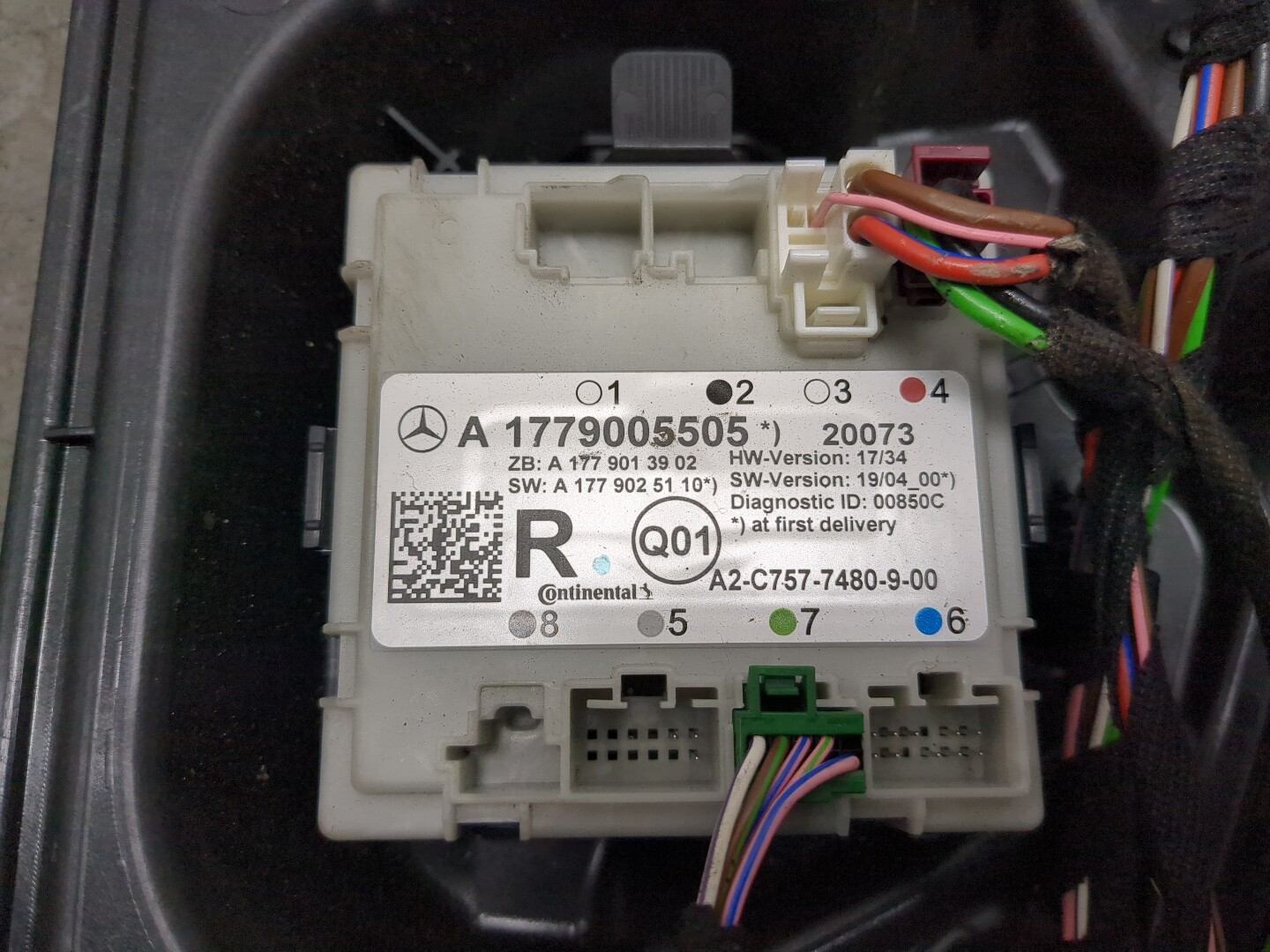 Стеклоподъемник электр. задний левый