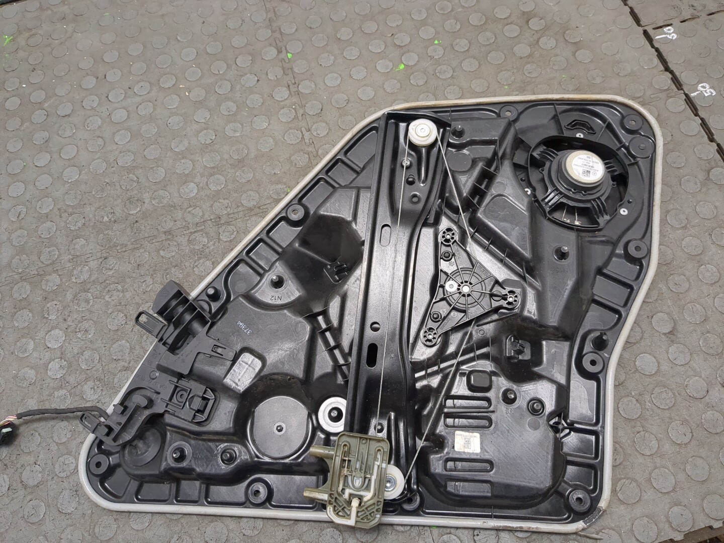 Стеклоподъемник электр. задний левый