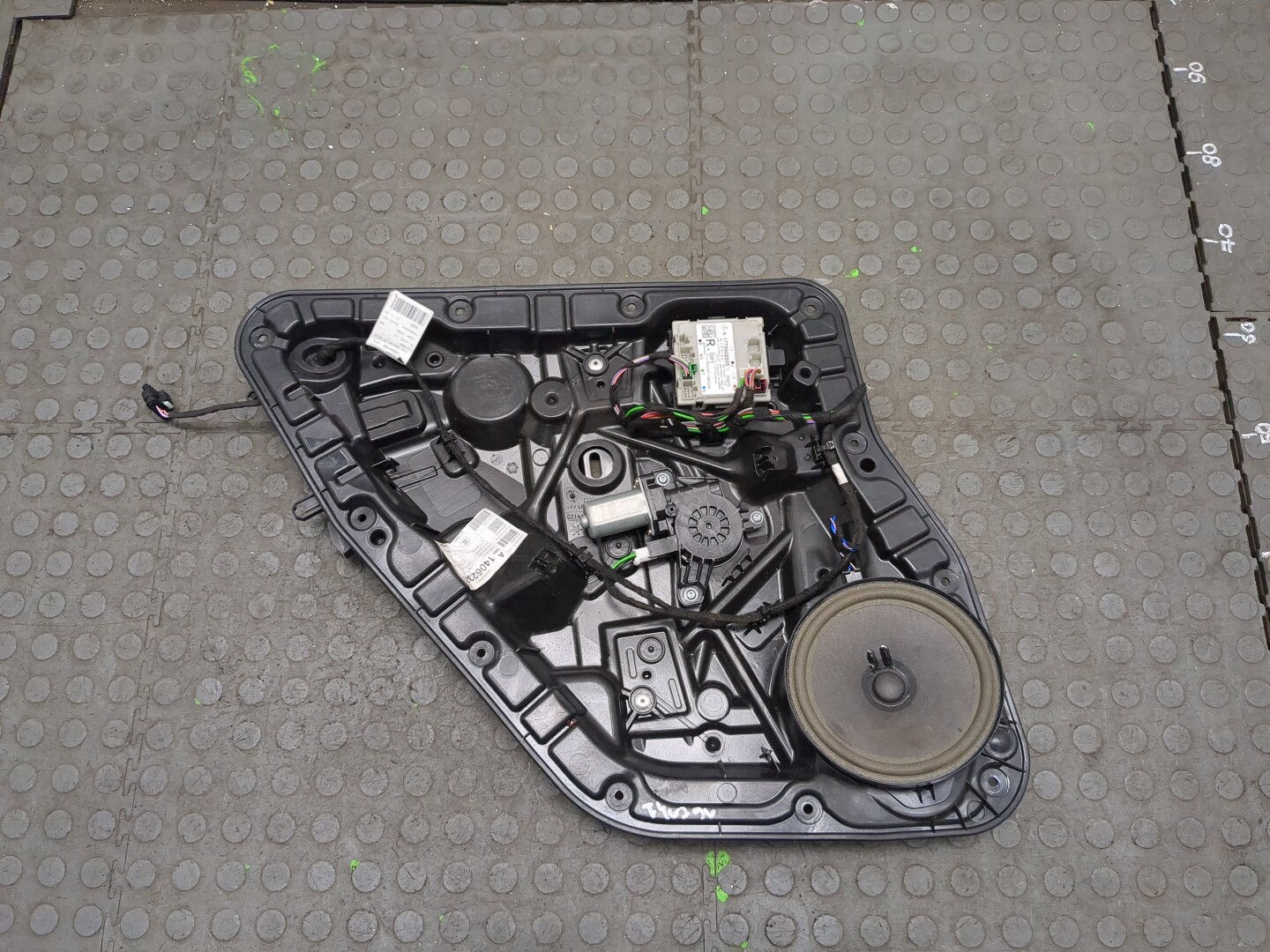 Стеклоподъемник электр. задний левый